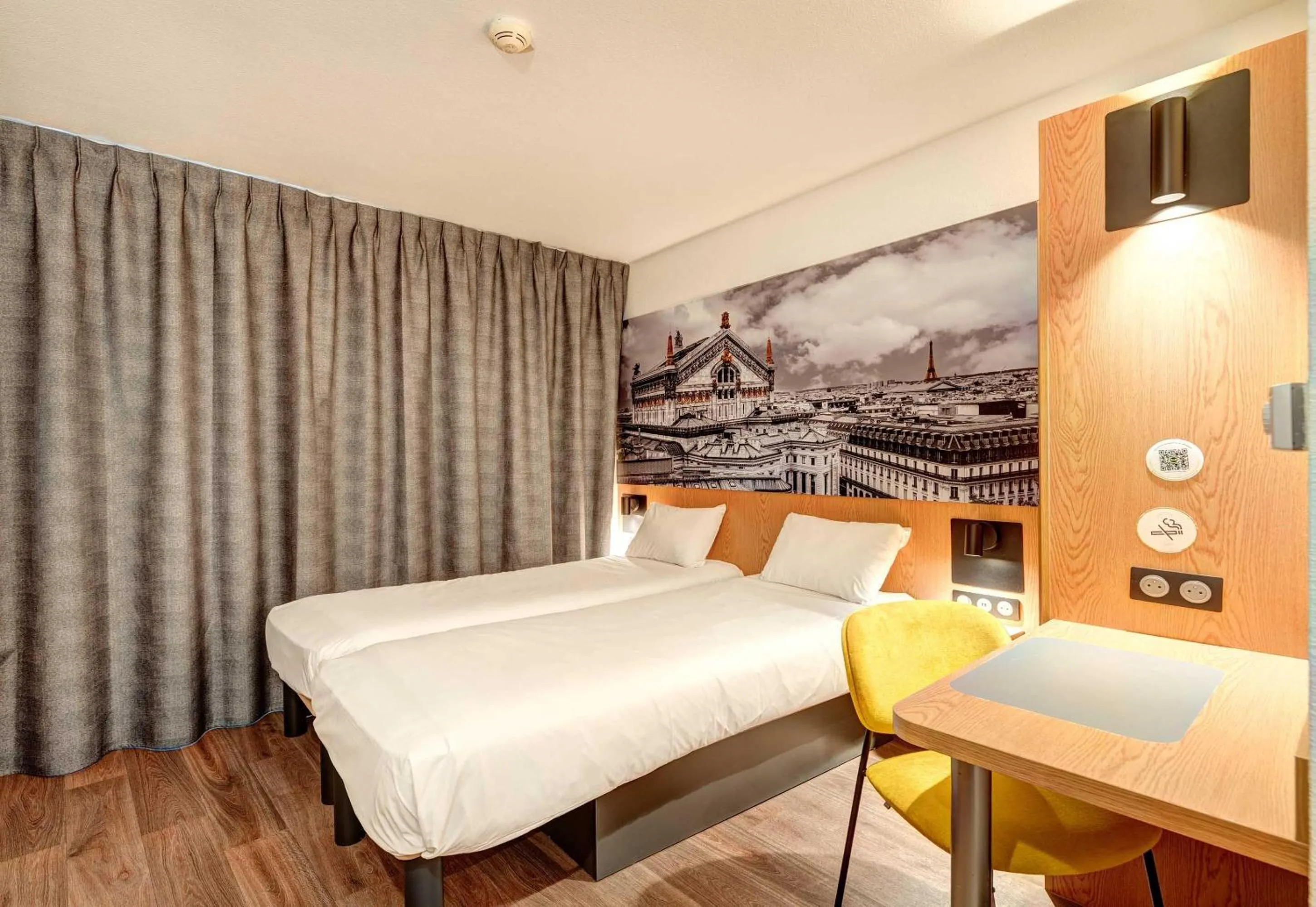 Photo of the whole room, Bed in B&B HOTEL Paris Italie Porte de Choisy