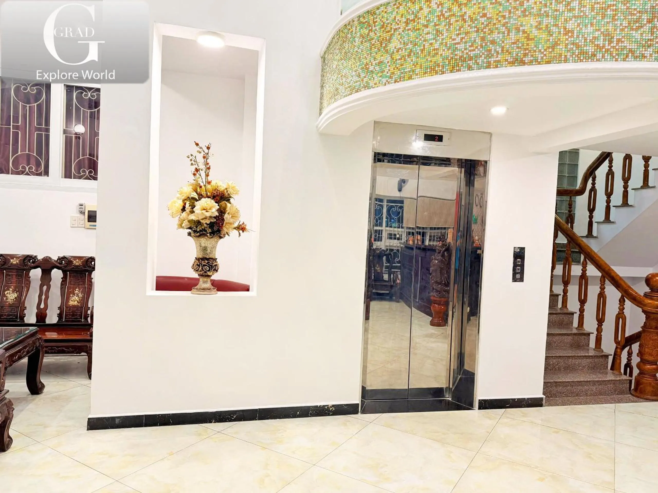 elevator in Hong Tam Hotel