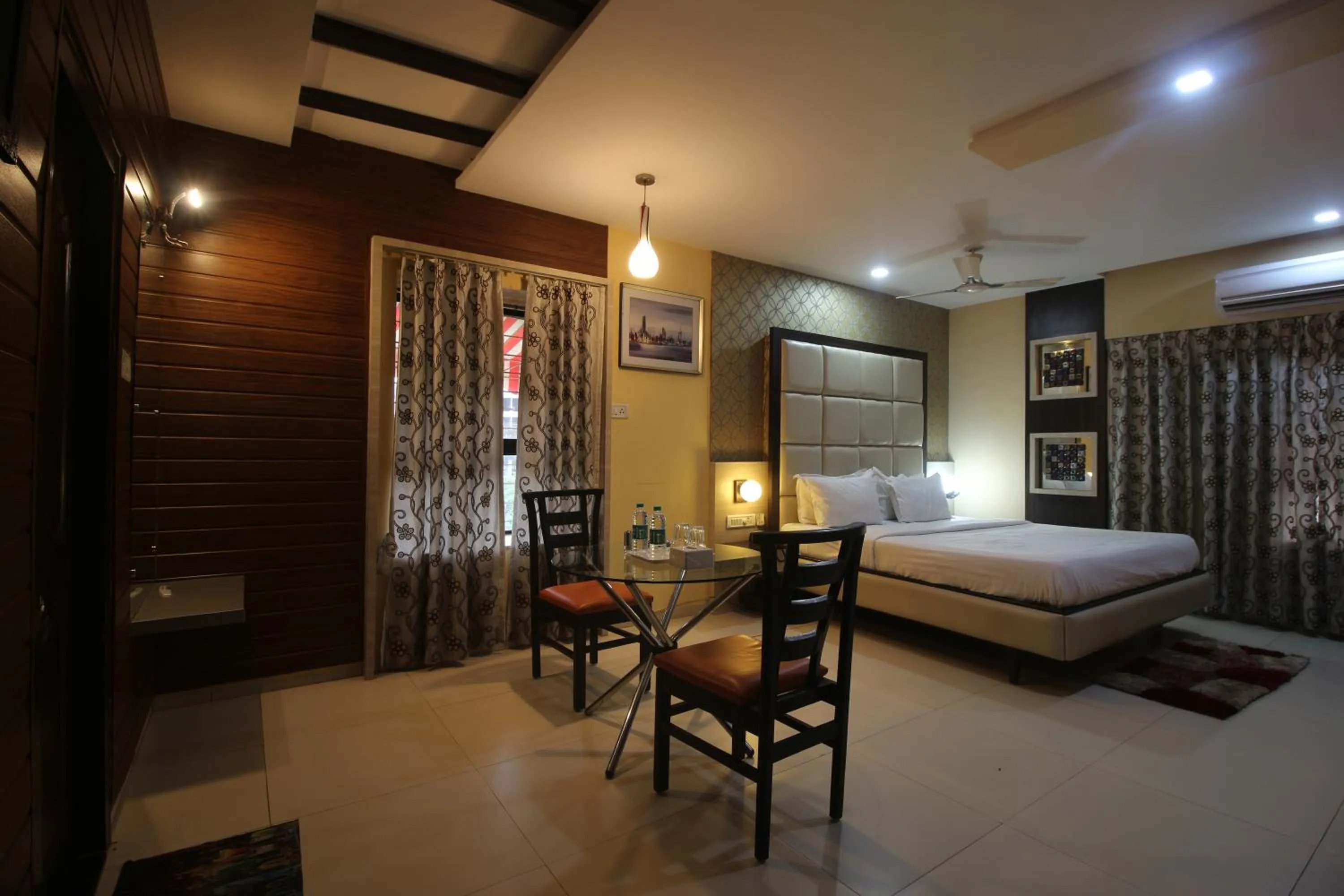 Redwings Castle Hotel