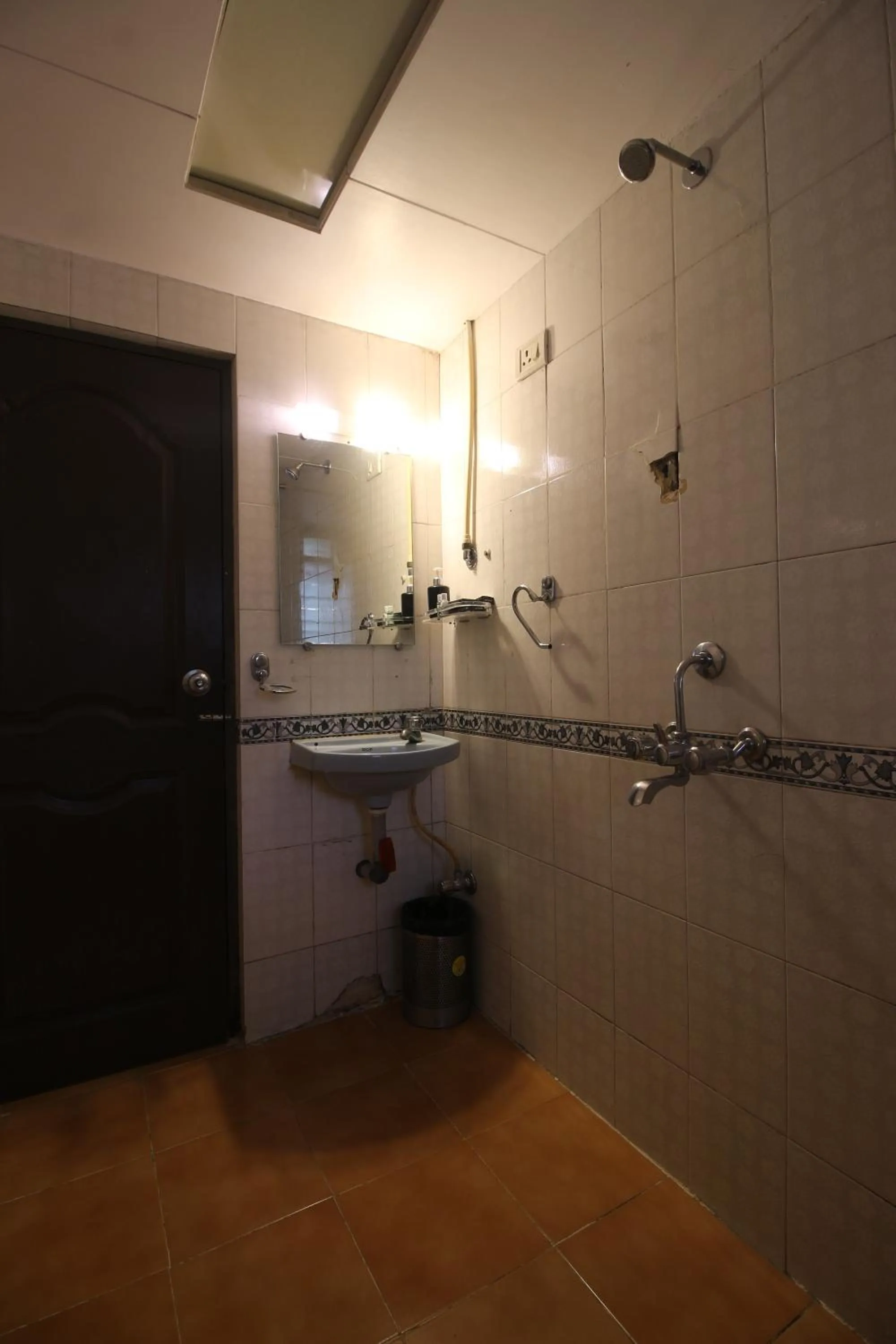 Bathroom in Redwings Castle Hotel