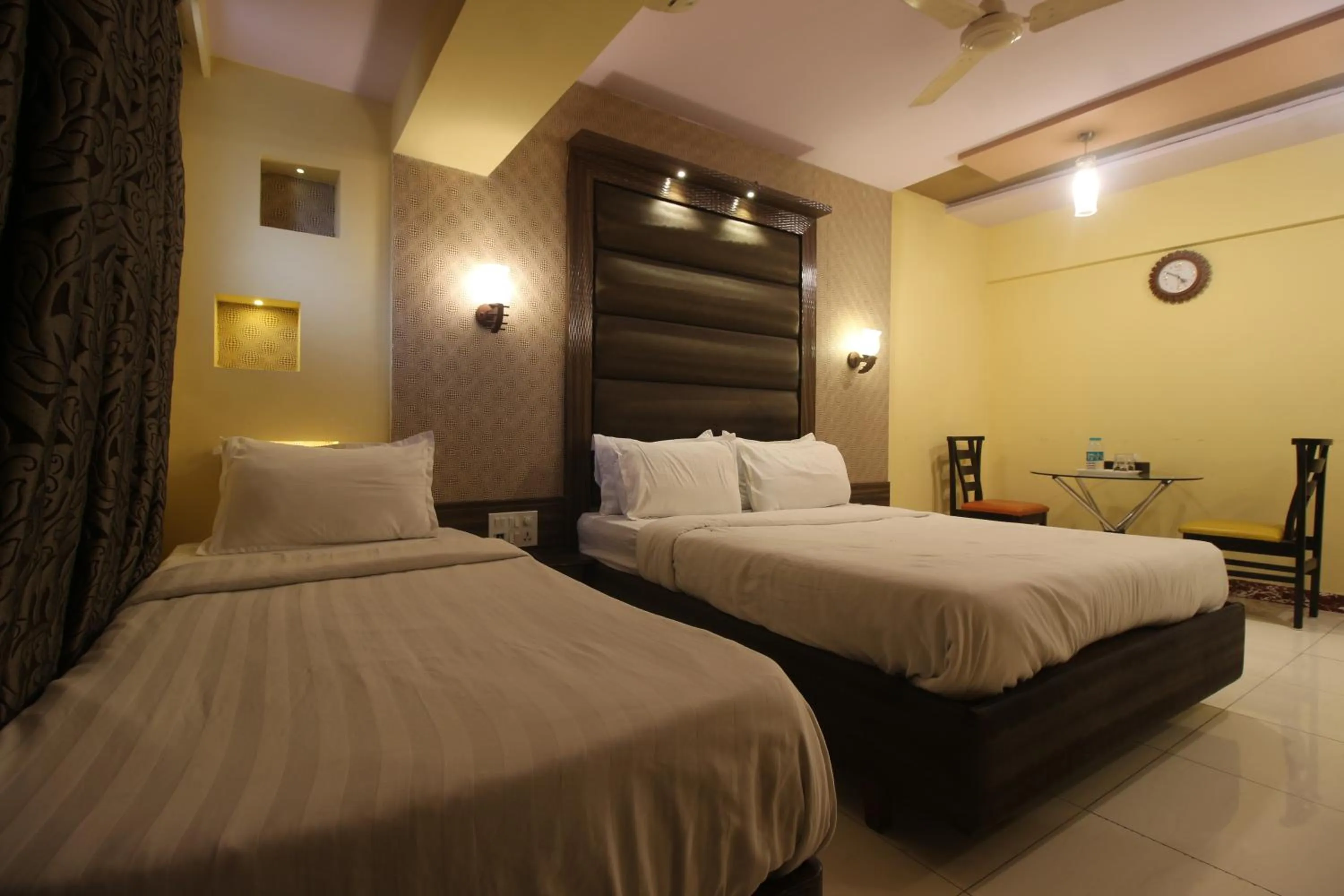 Bed in Redwings Castle Hotel