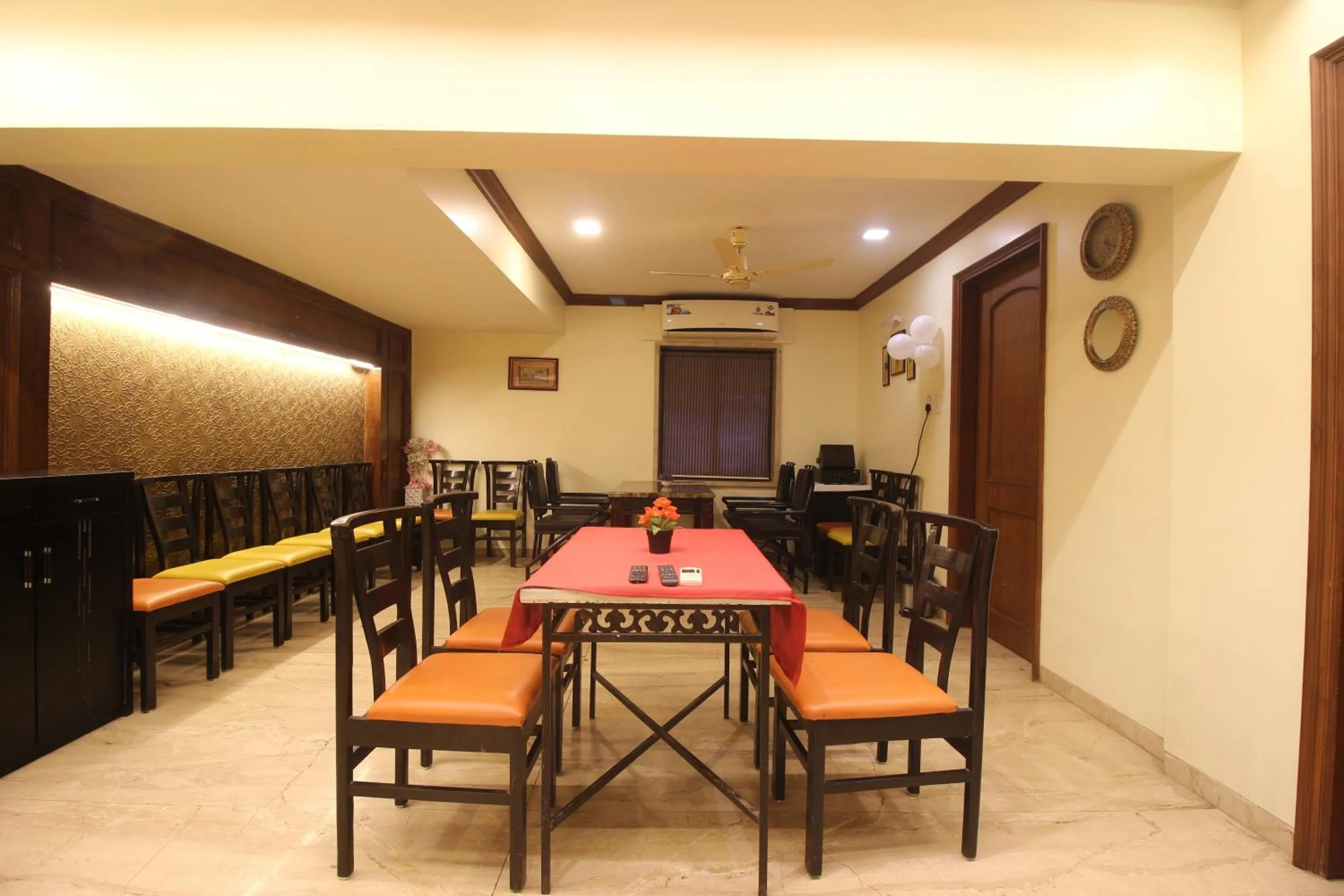 Restaurant/places to eat in Redwings Castle Hotel