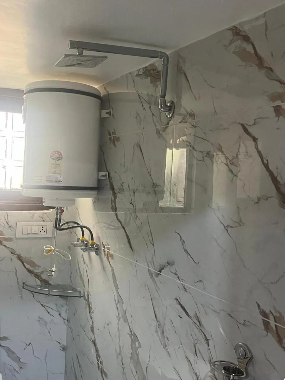 Shower in Al Mubeen home stay