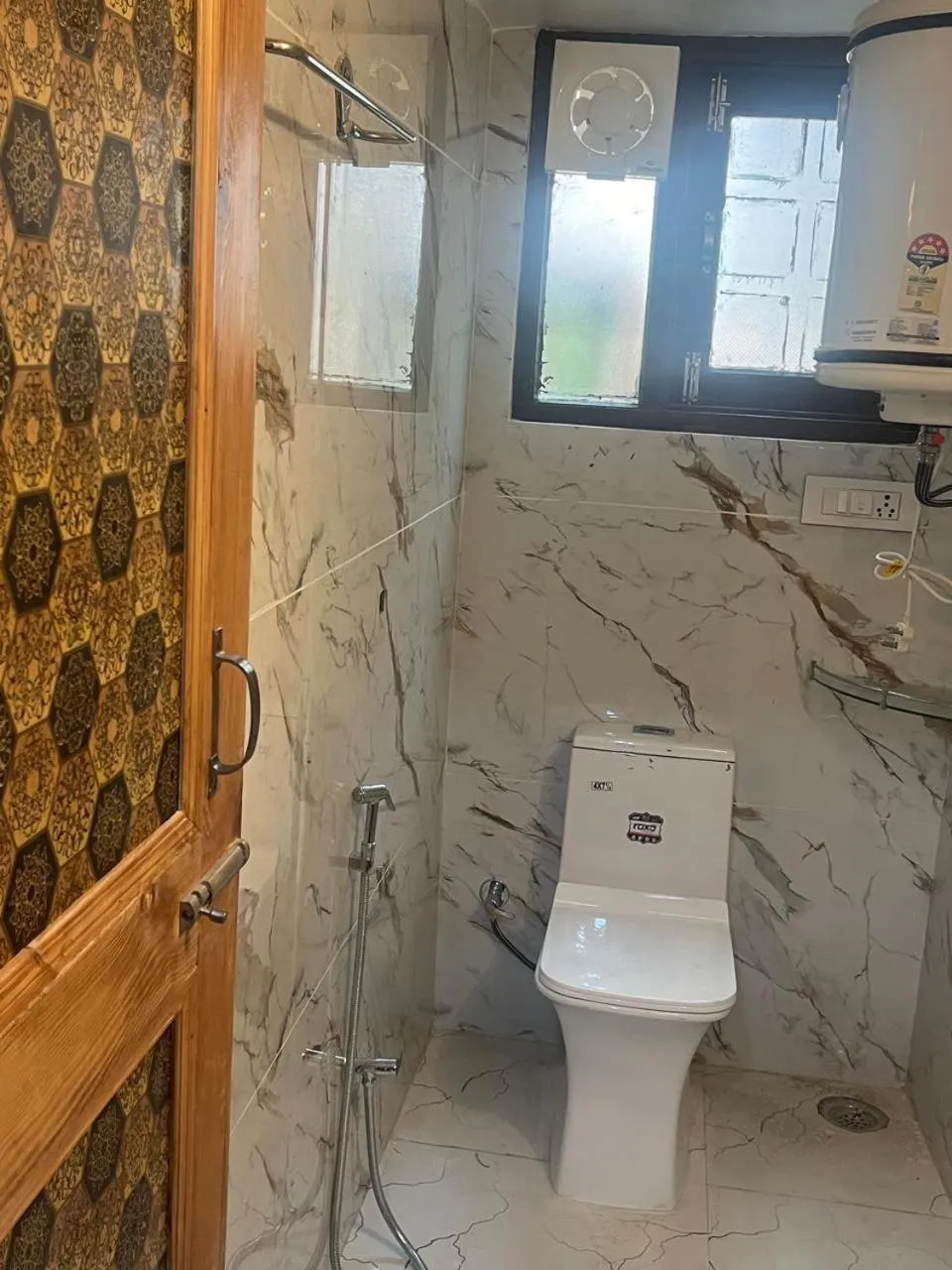 Shower in Al Mubeen home stay