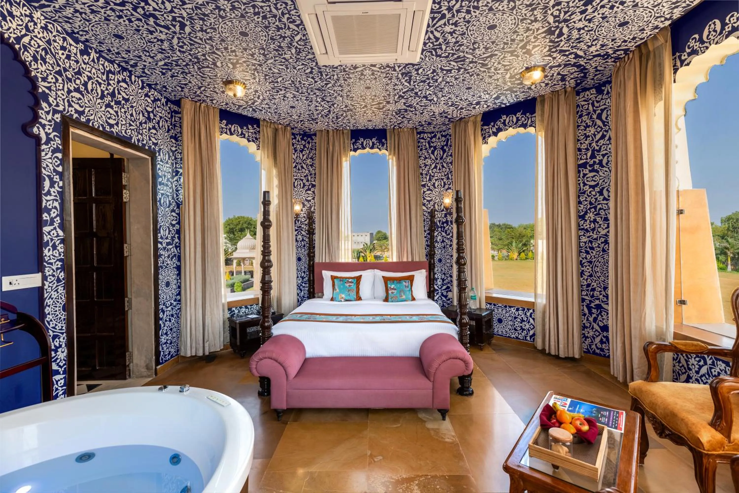 Bedroom, Bed in Kesar Bagh Palace Chittorgarh