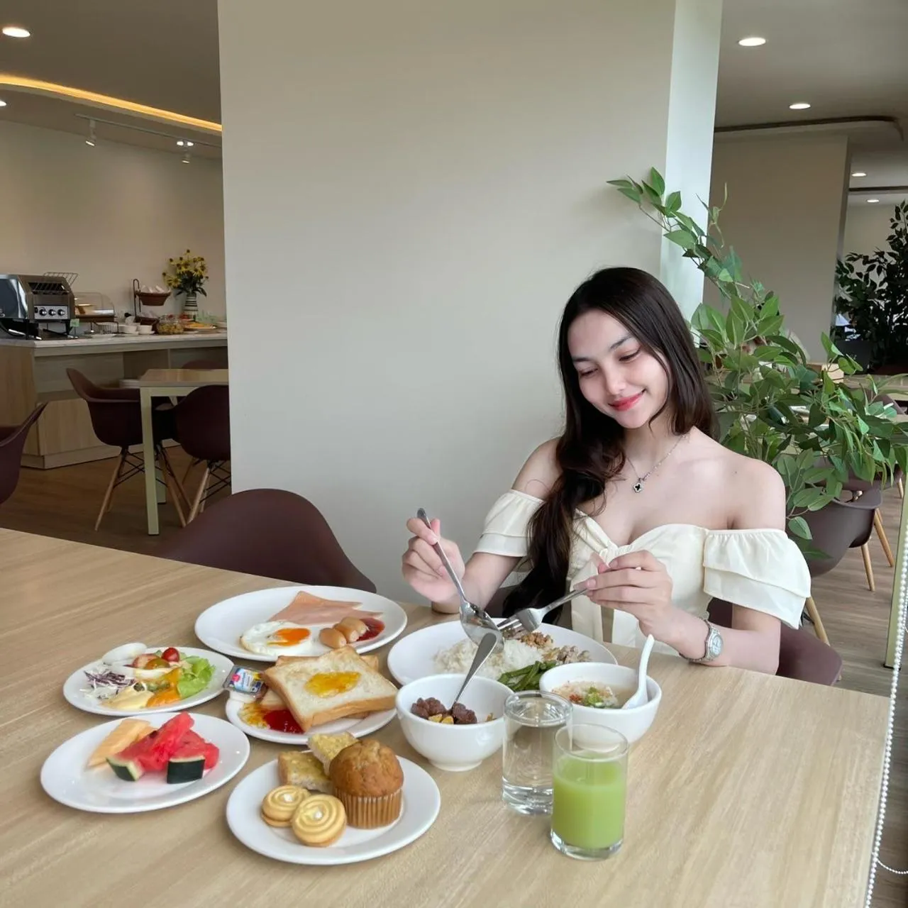 Restaurant/places to eat in G9 HOTEL Kanchanaburi