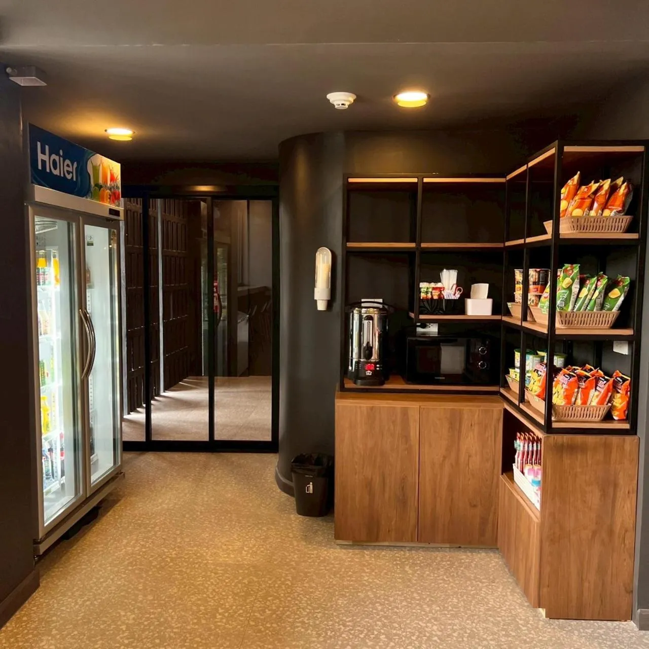 Communal lounge/ TV room in G9 HOTEL Kanchanaburi