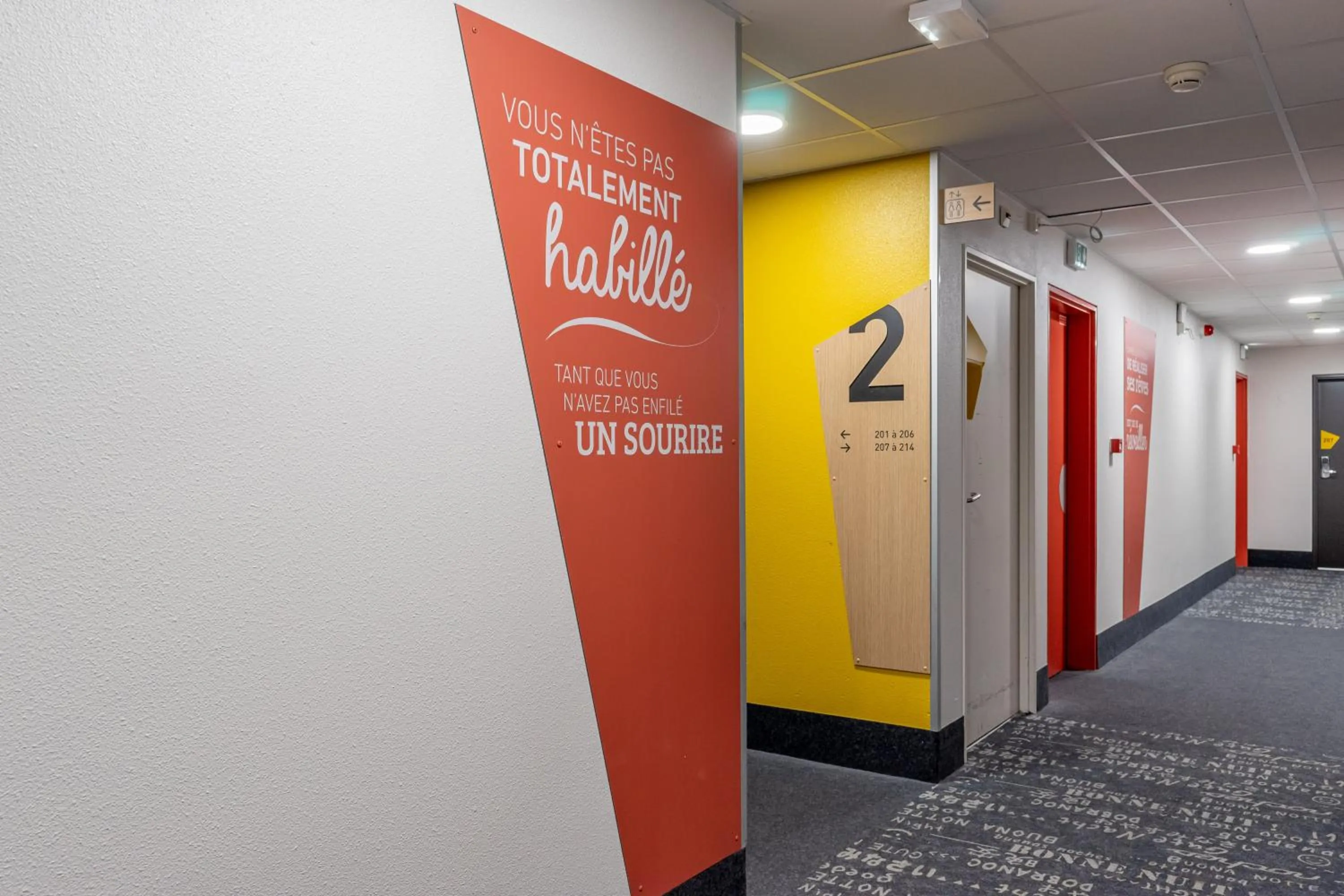 Decorative detail in B&B HOTEL Marseille Euromed