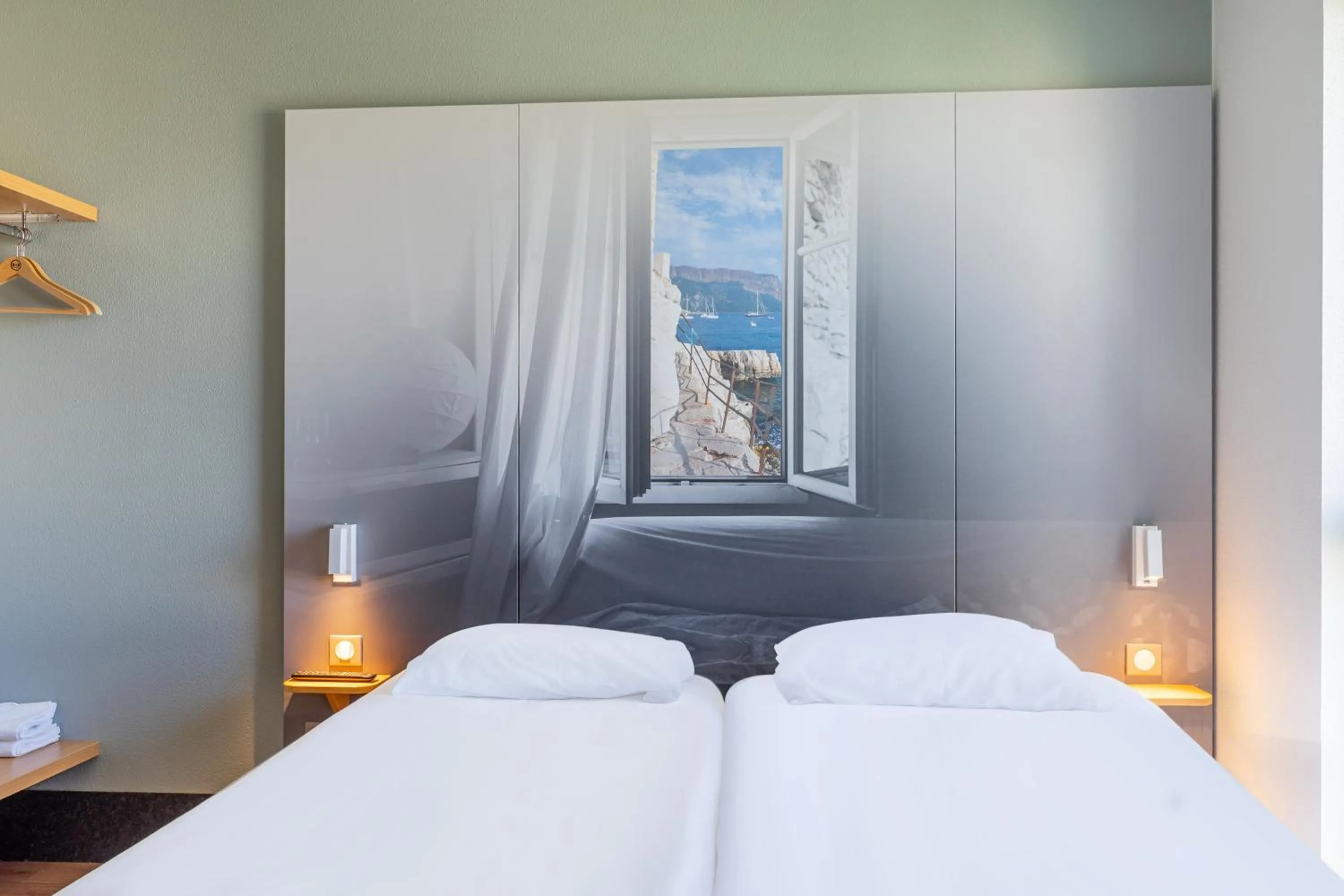 Bedroom, Bed in B&B HOTEL Marseille Euromed