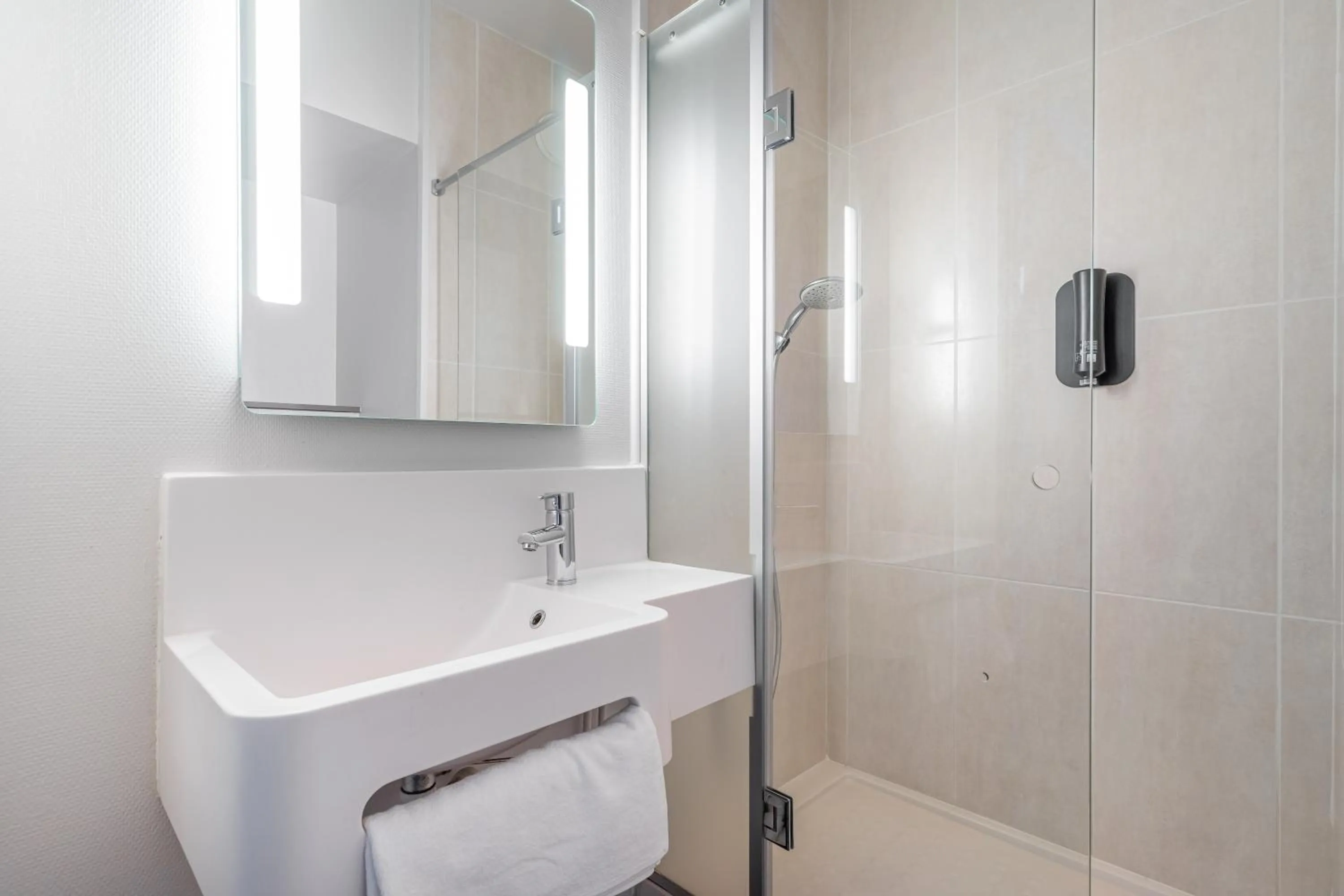 Bathroom in B&B HOTEL Marseille Euromed