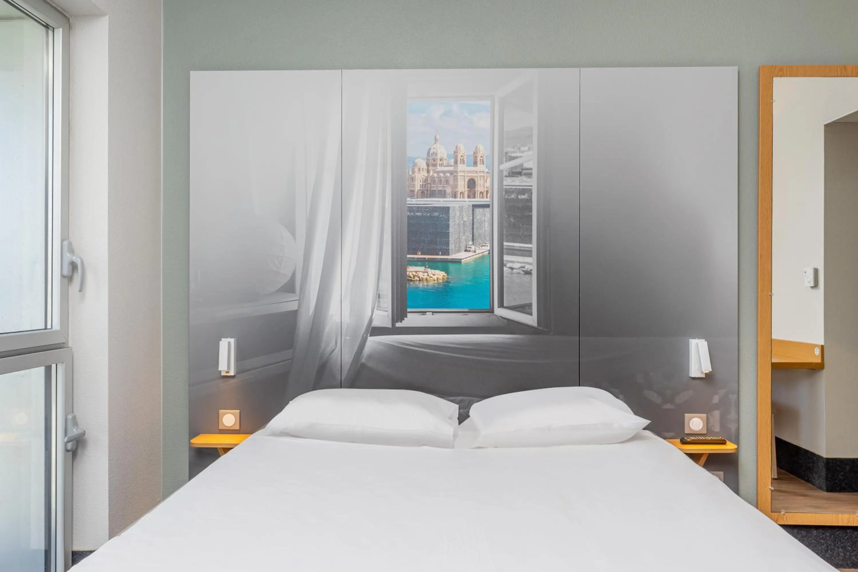 Bedroom, Bed in B&B HOTEL Marseille Euromed