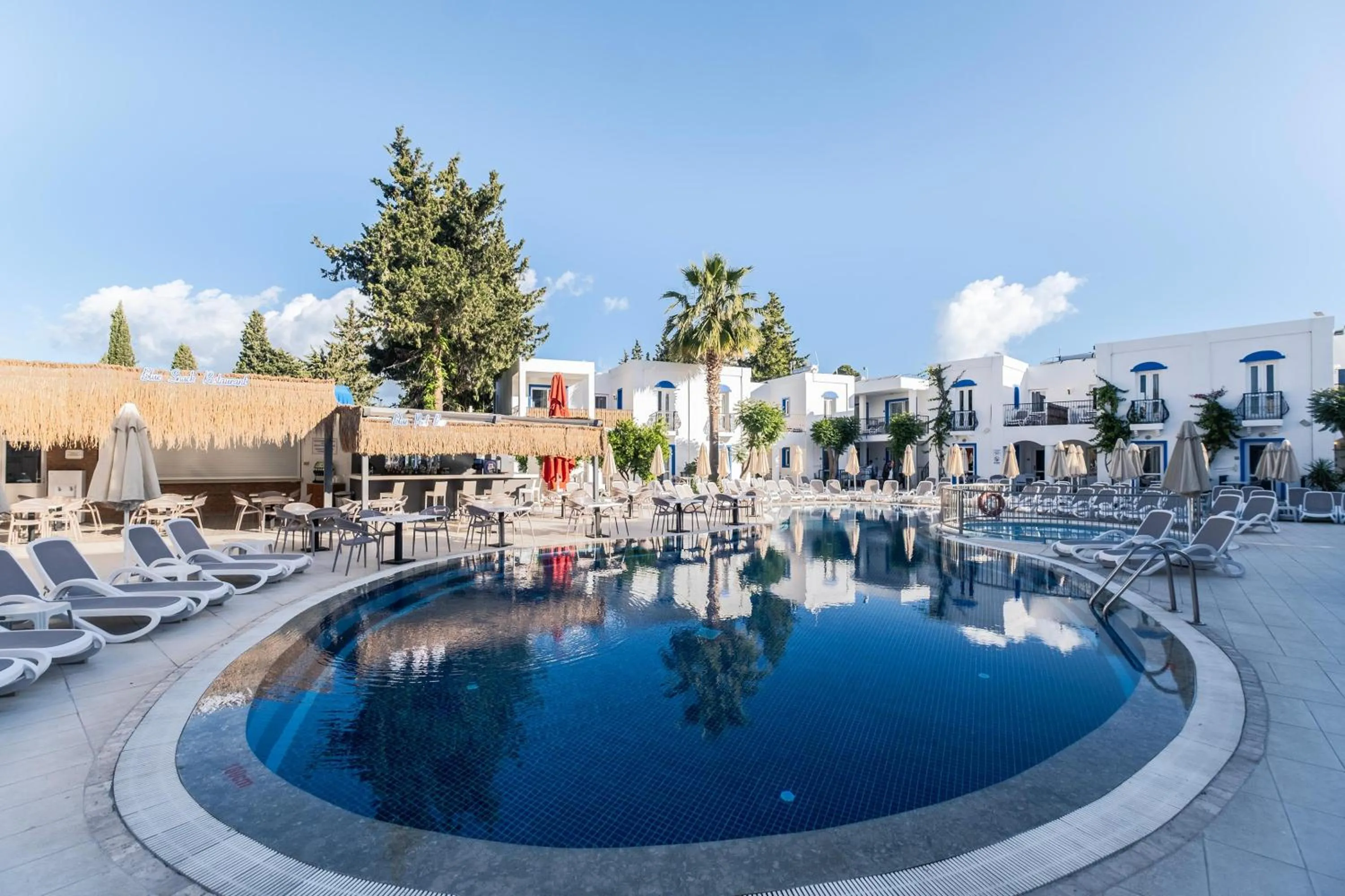 Swimming pool in Paloma Family Club