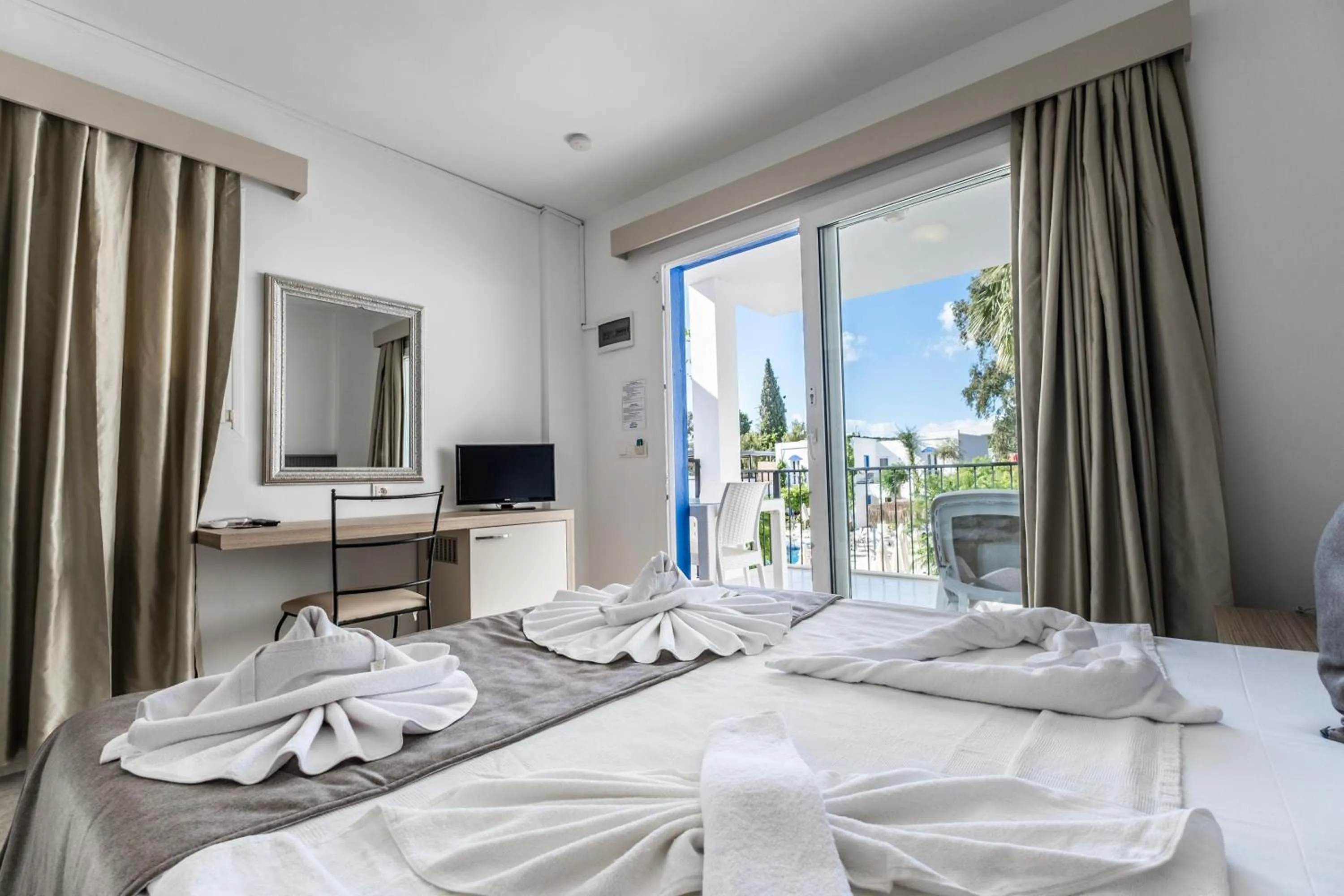 Bed in Paloma Family Club