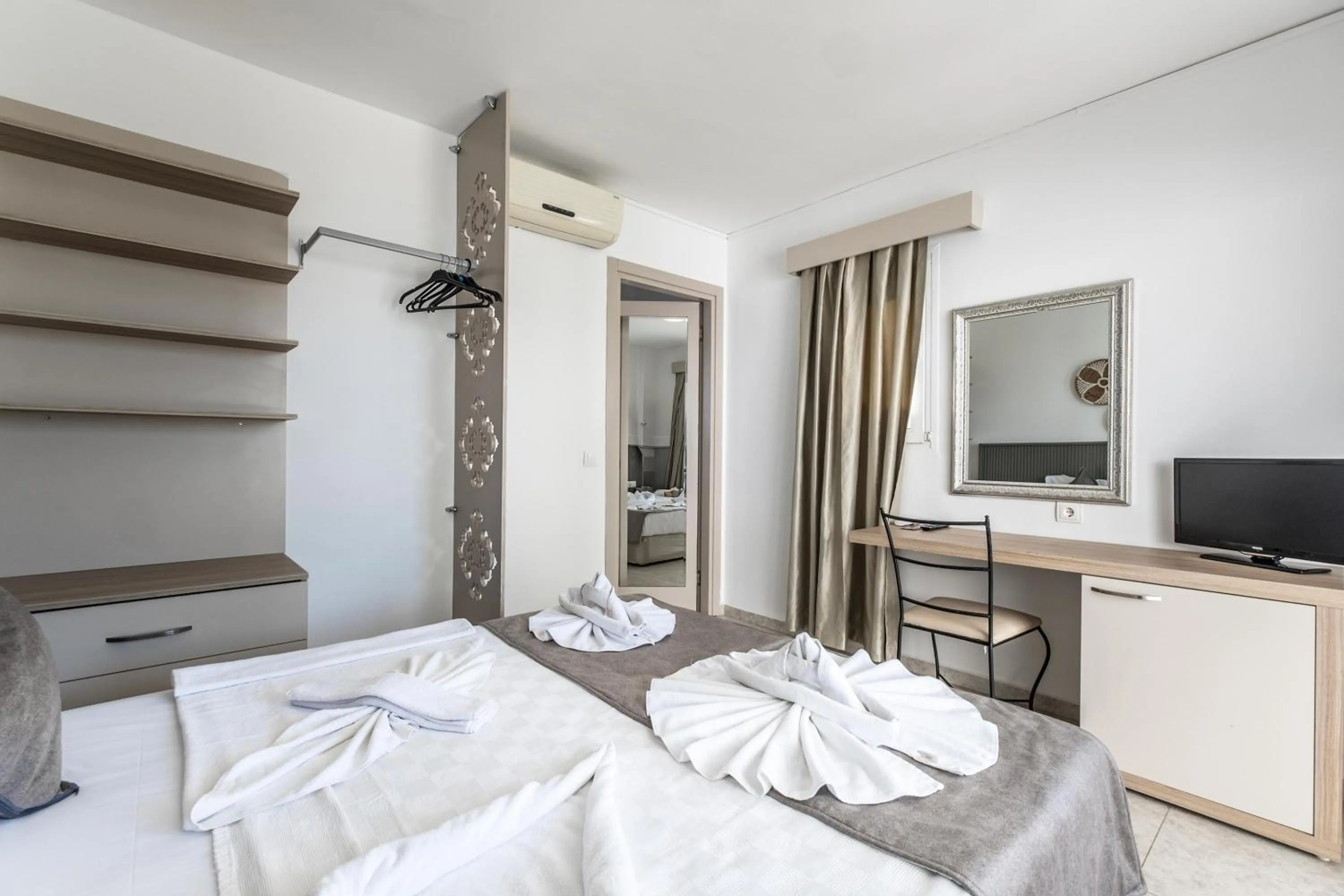 Bedroom, Bed in Paloma Family Club