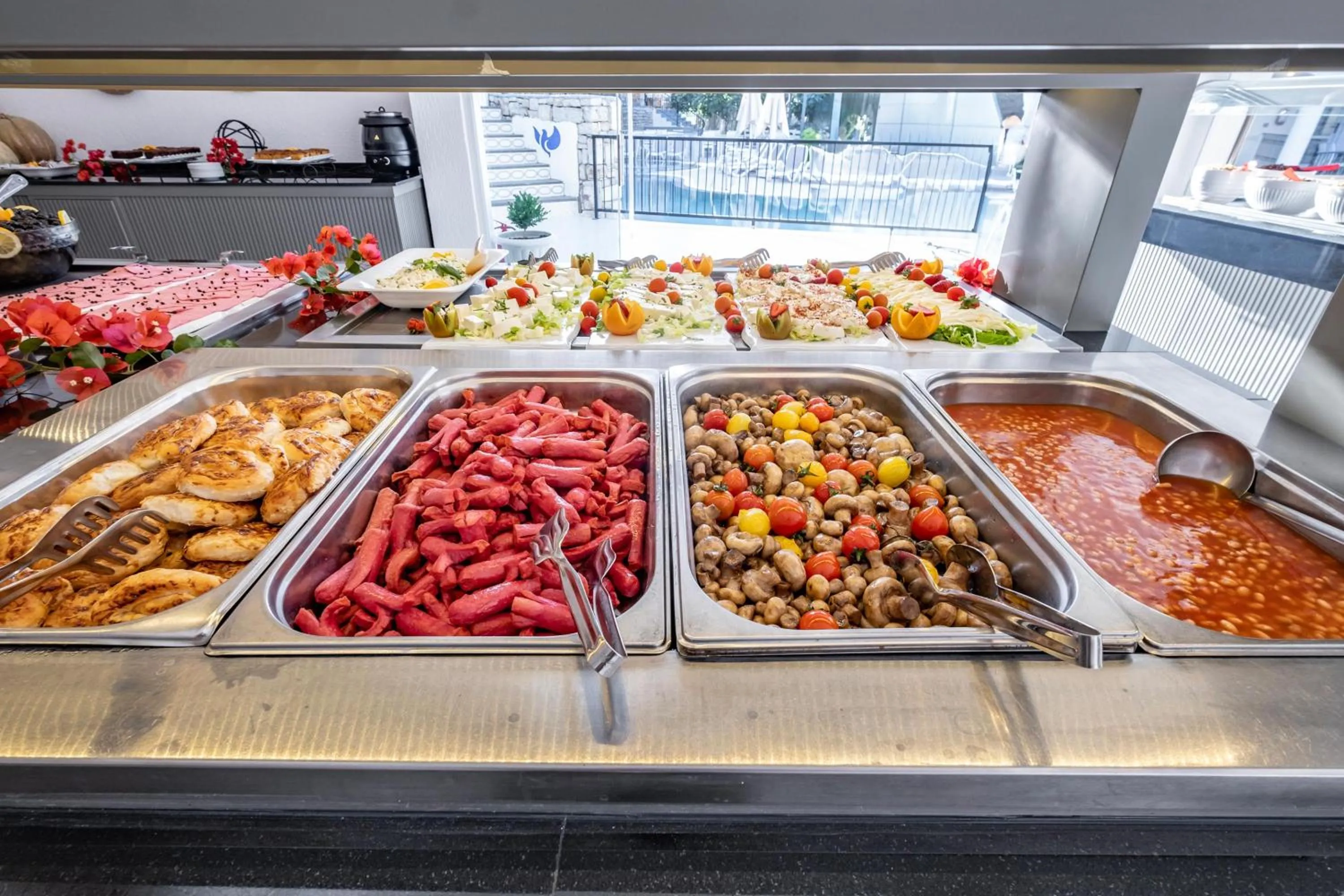 Buffet breakfast in Paloma Family Club