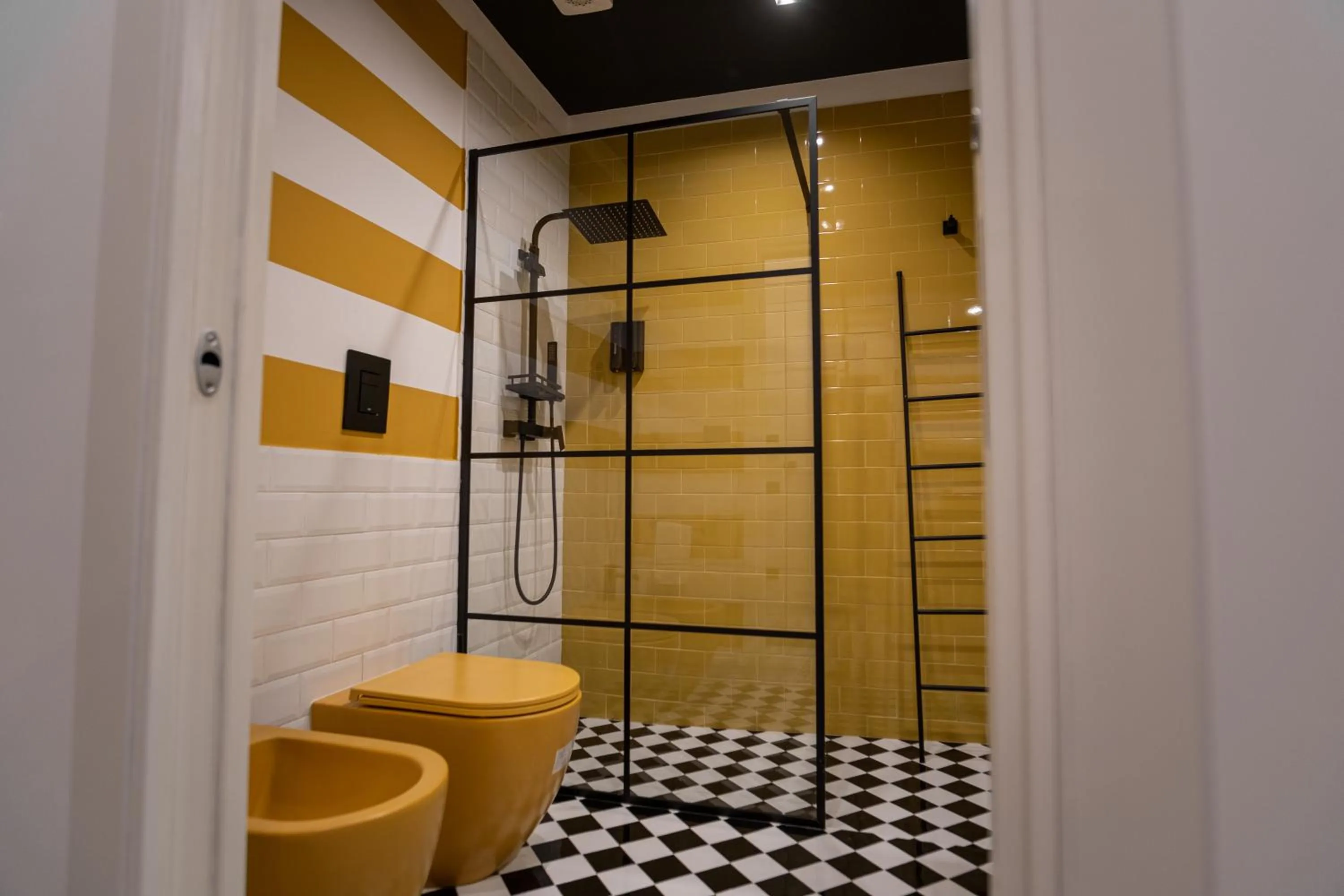 Shower in Palazzo Sebeto