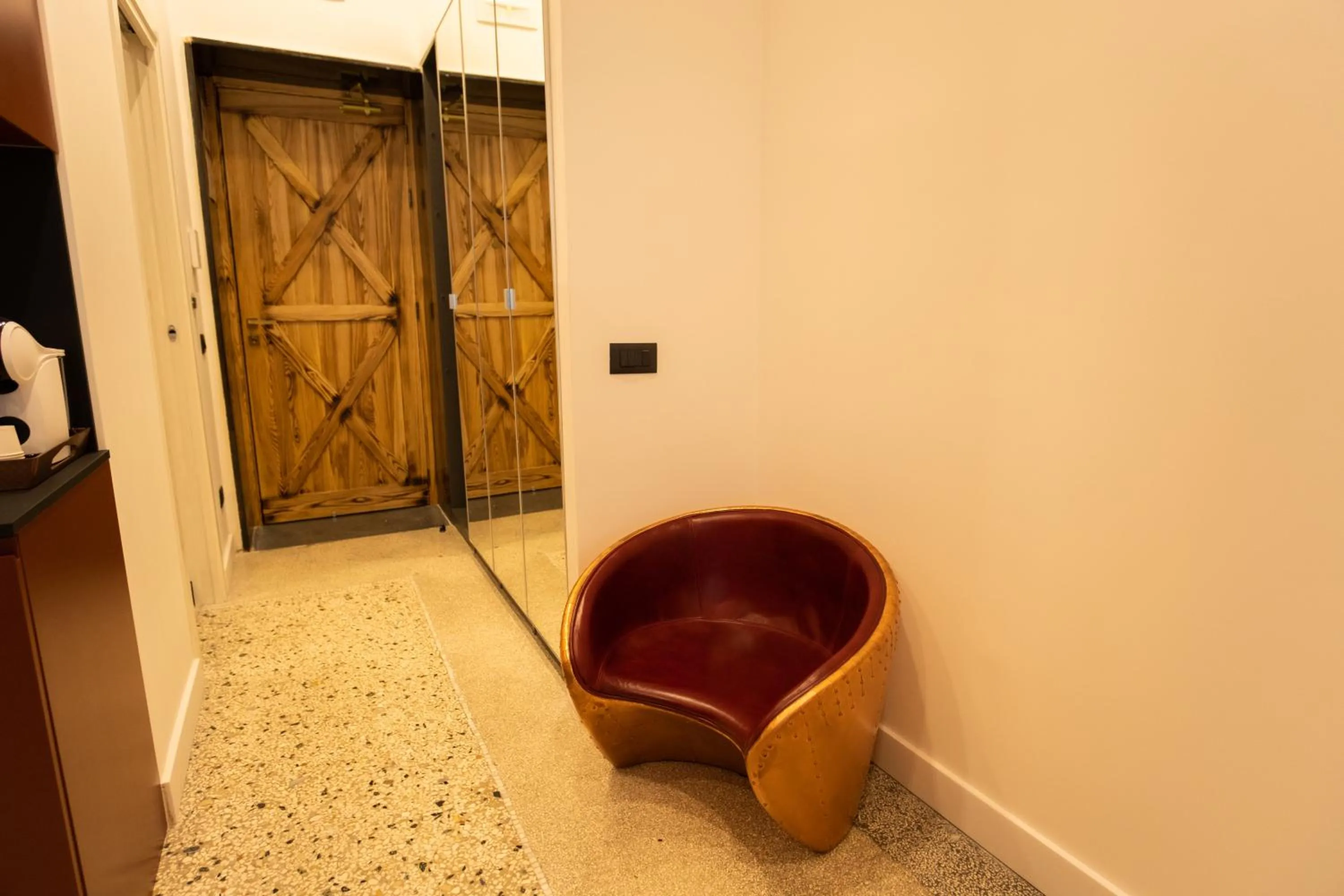 Decorative detail in Palazzo Sebeto