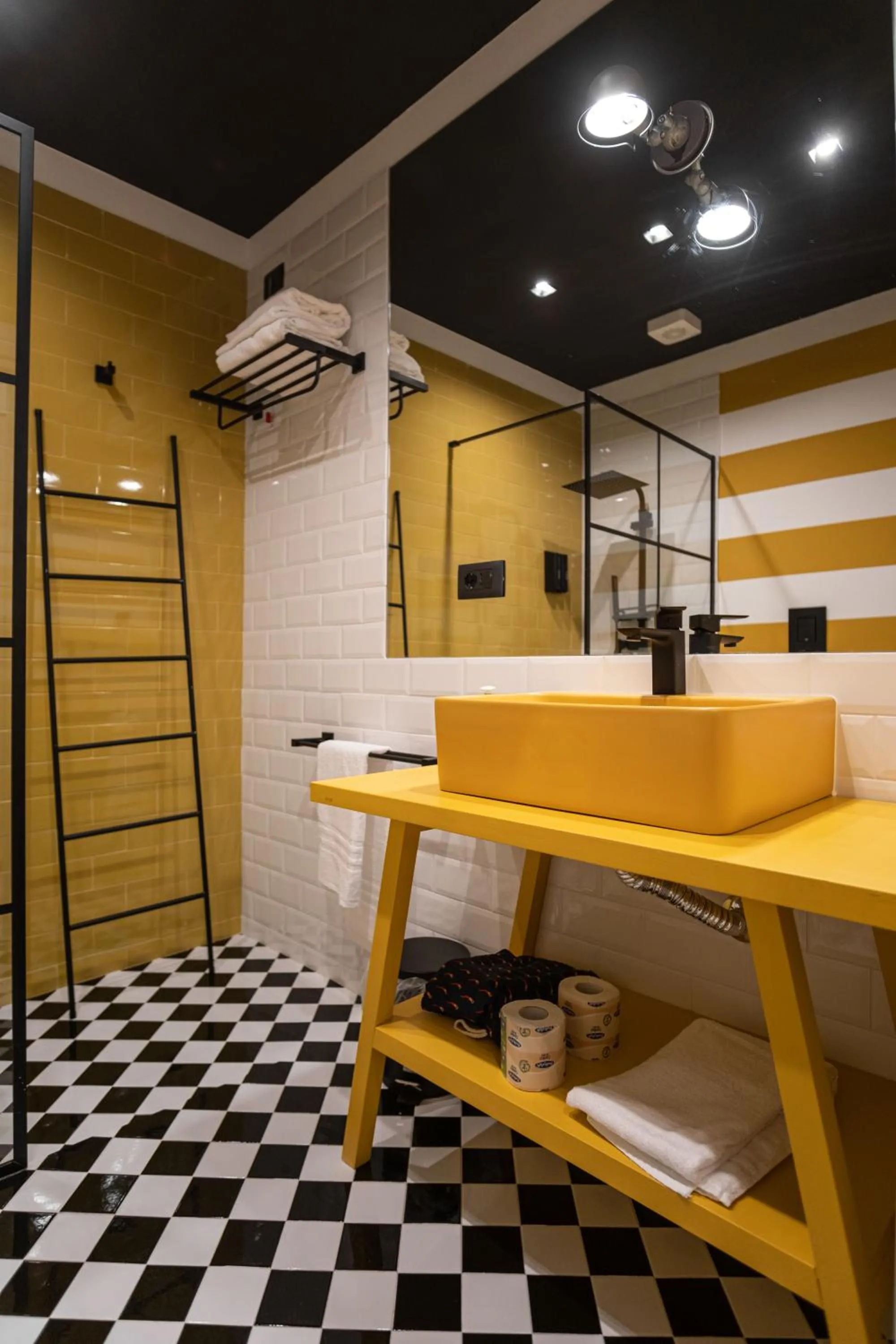 Shower in Palazzo Sebeto