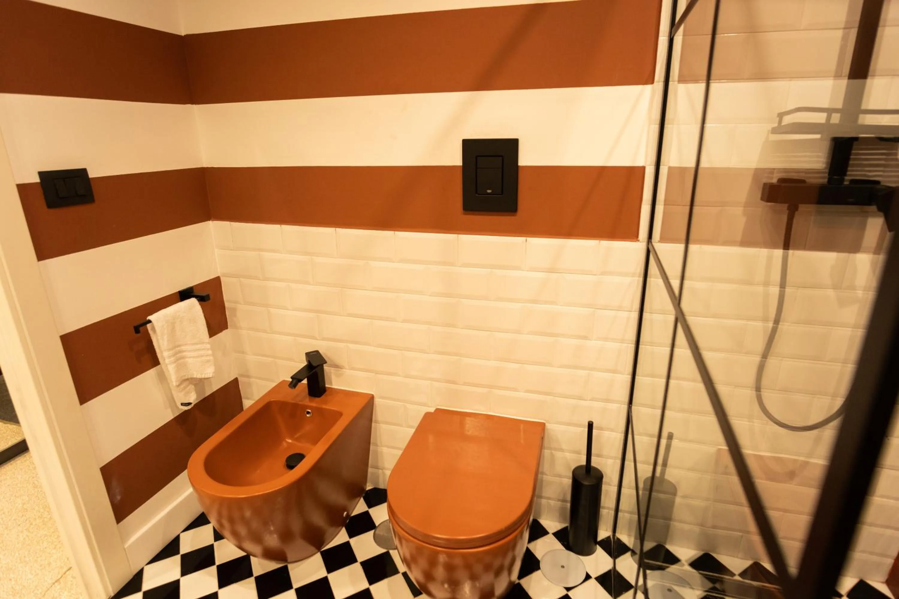 Shower in Palazzo Sebeto