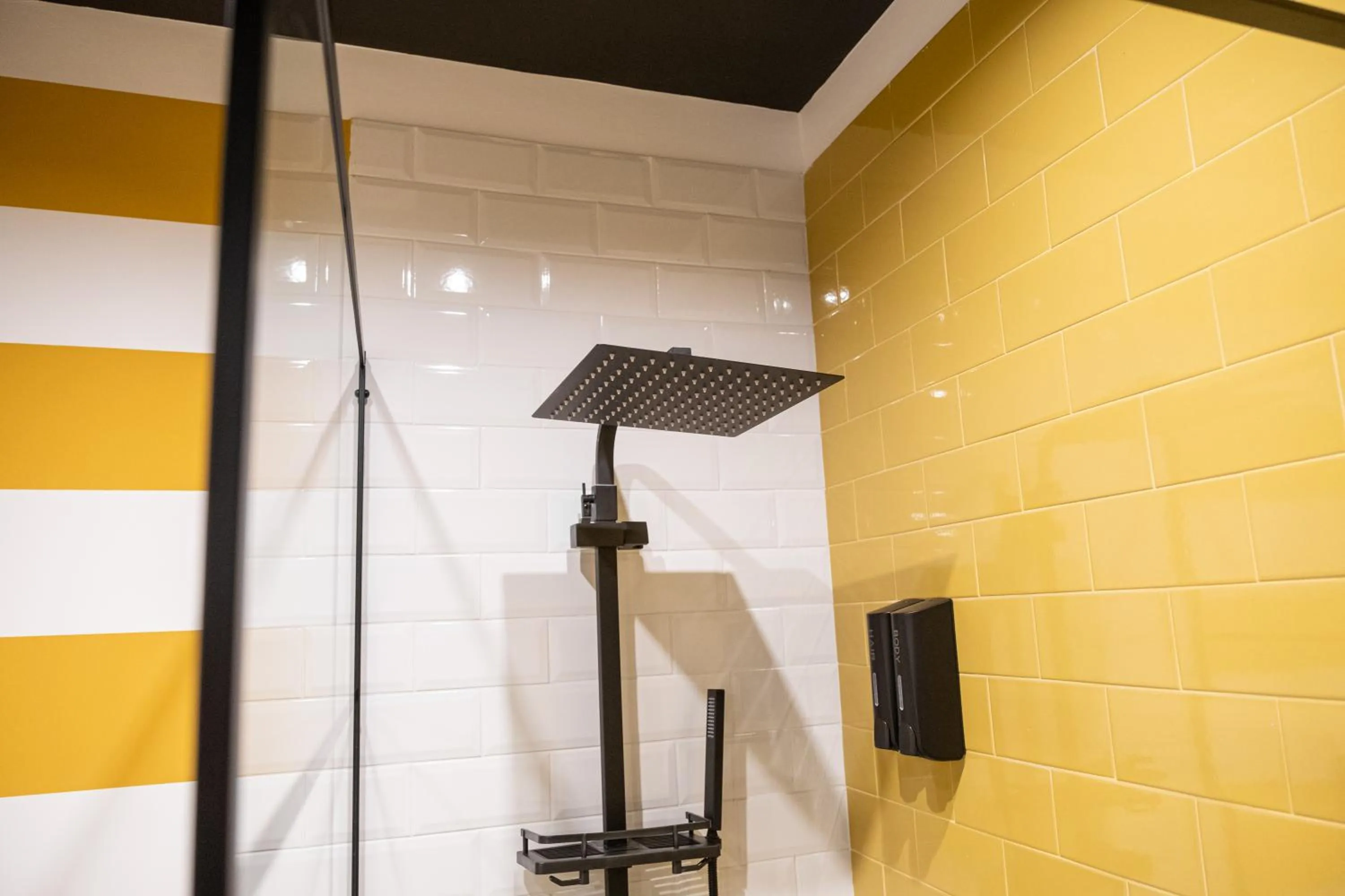 Shower in Palazzo Sebeto