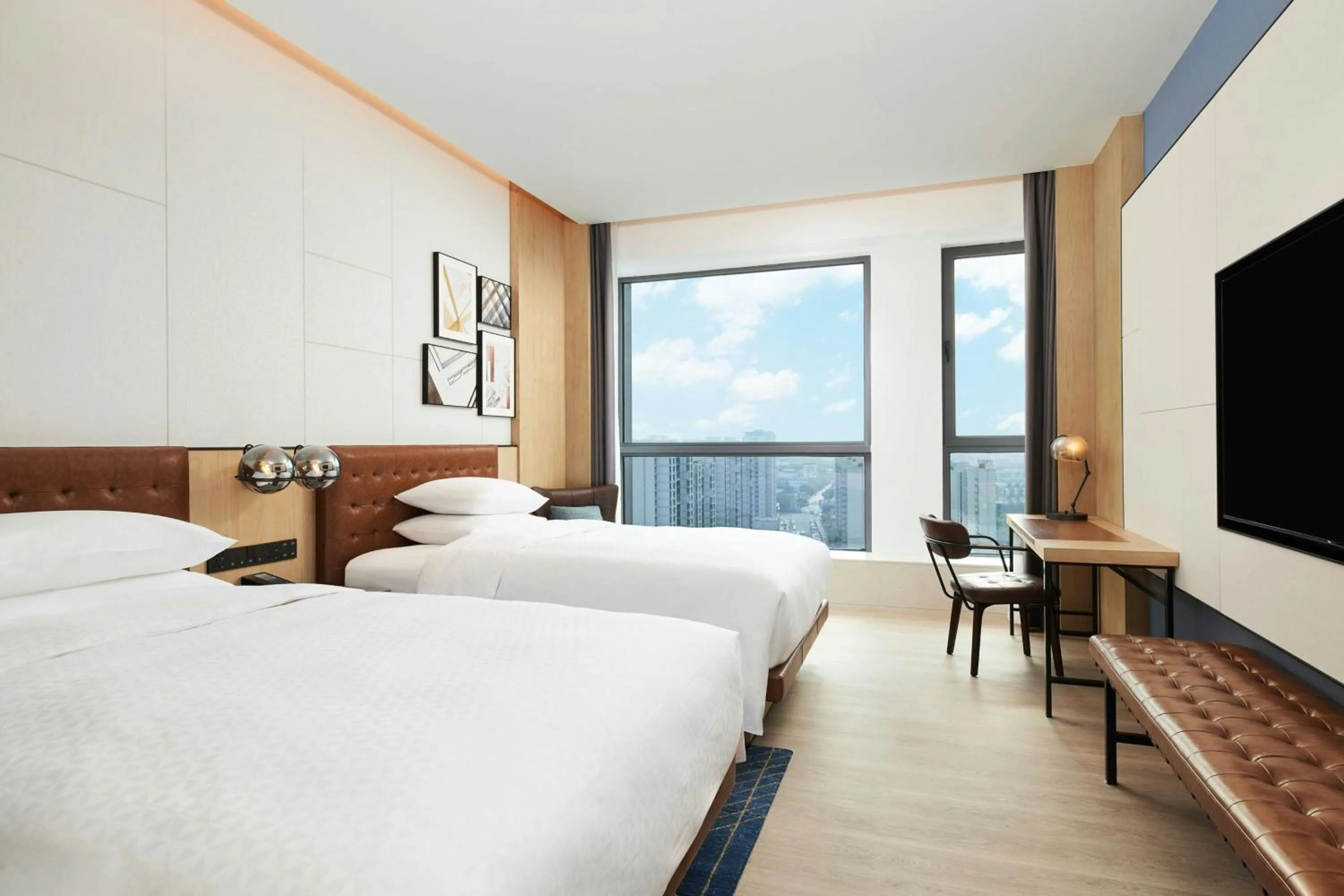 Photo of the whole room, Bed in Four Points by Sheraton Shanghai International Tourism and Resorts Zone