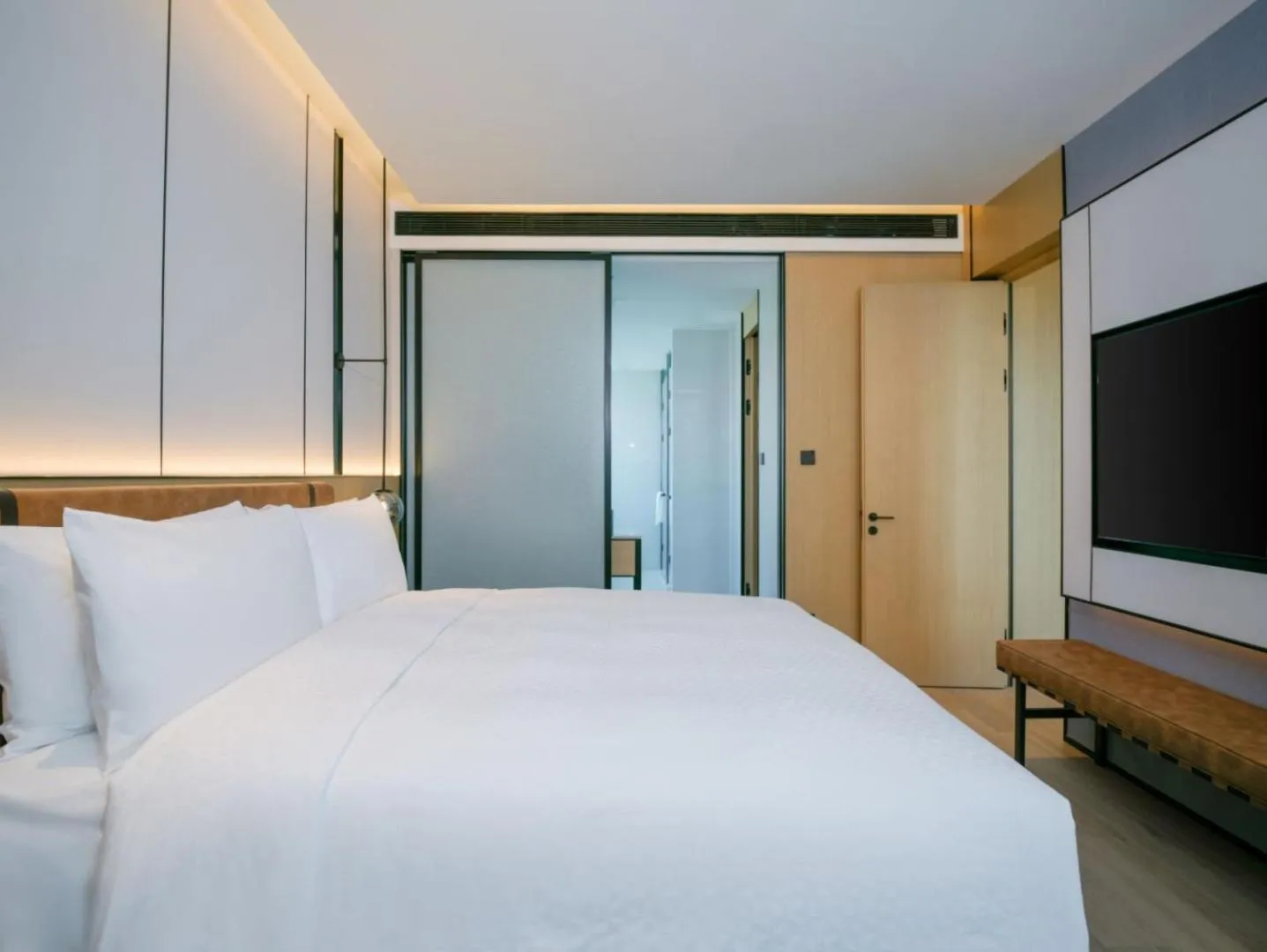 room service, Bed in Four Points by Sheraton Qingdao, Chengyang East