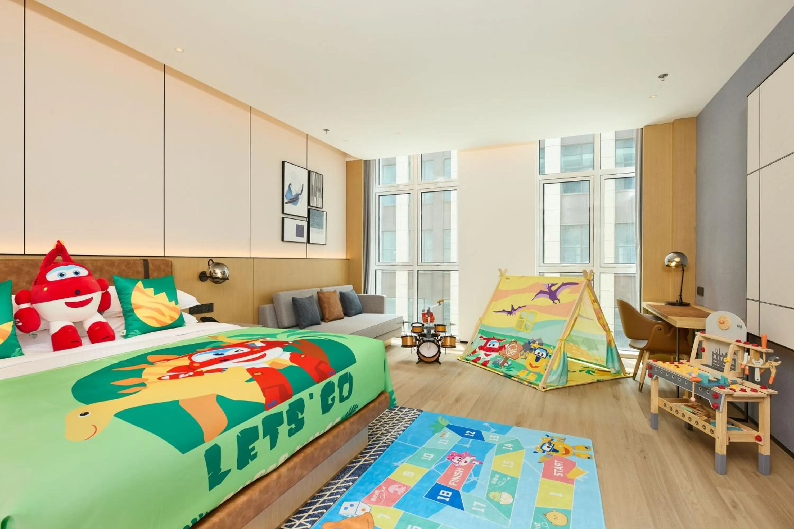 Photo of the whole room, Bed in Four Points by Sheraton Qingdao, Chengyang East