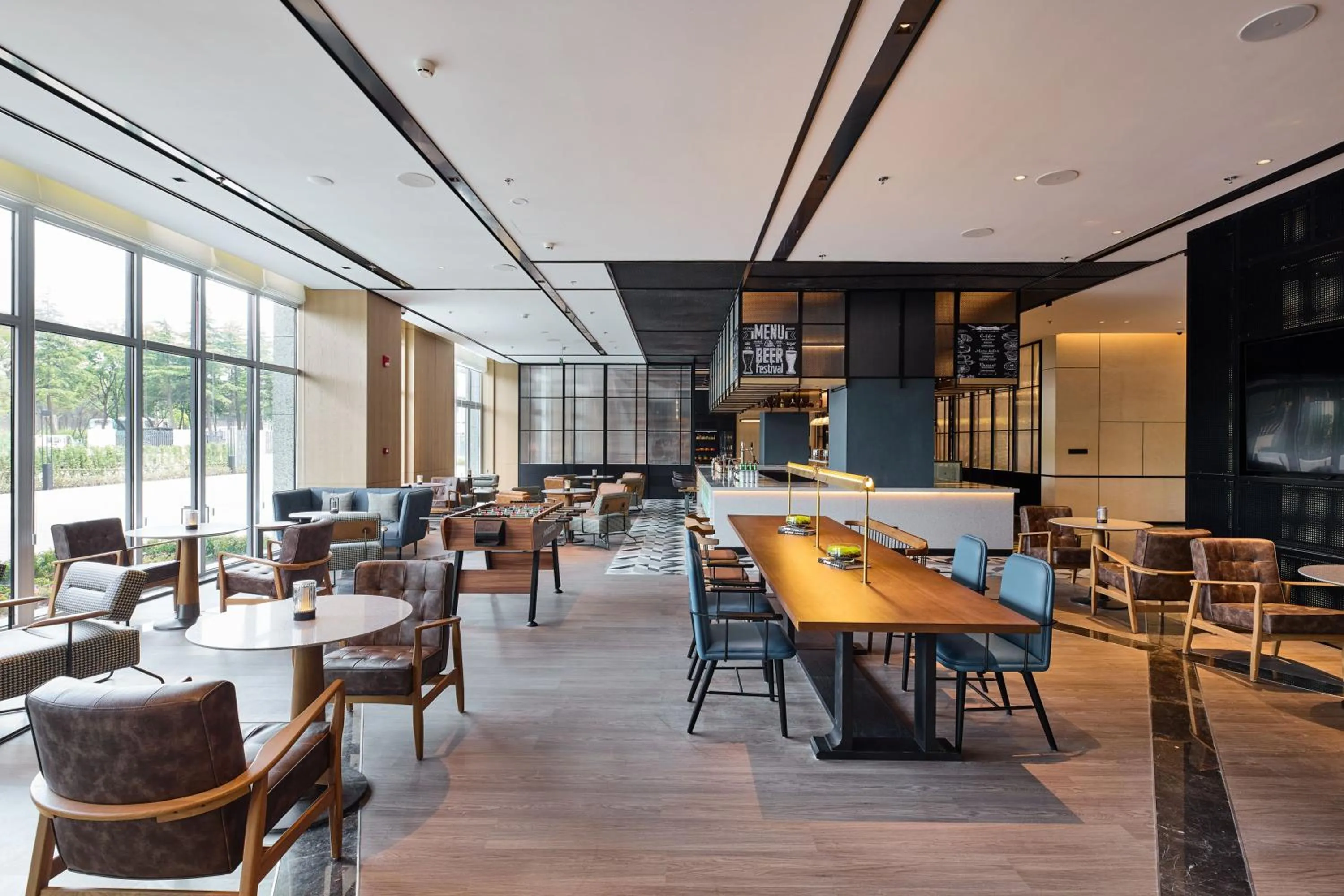 Lounge or bar in Four Points by Sheraton Qingdao, Chengyang East