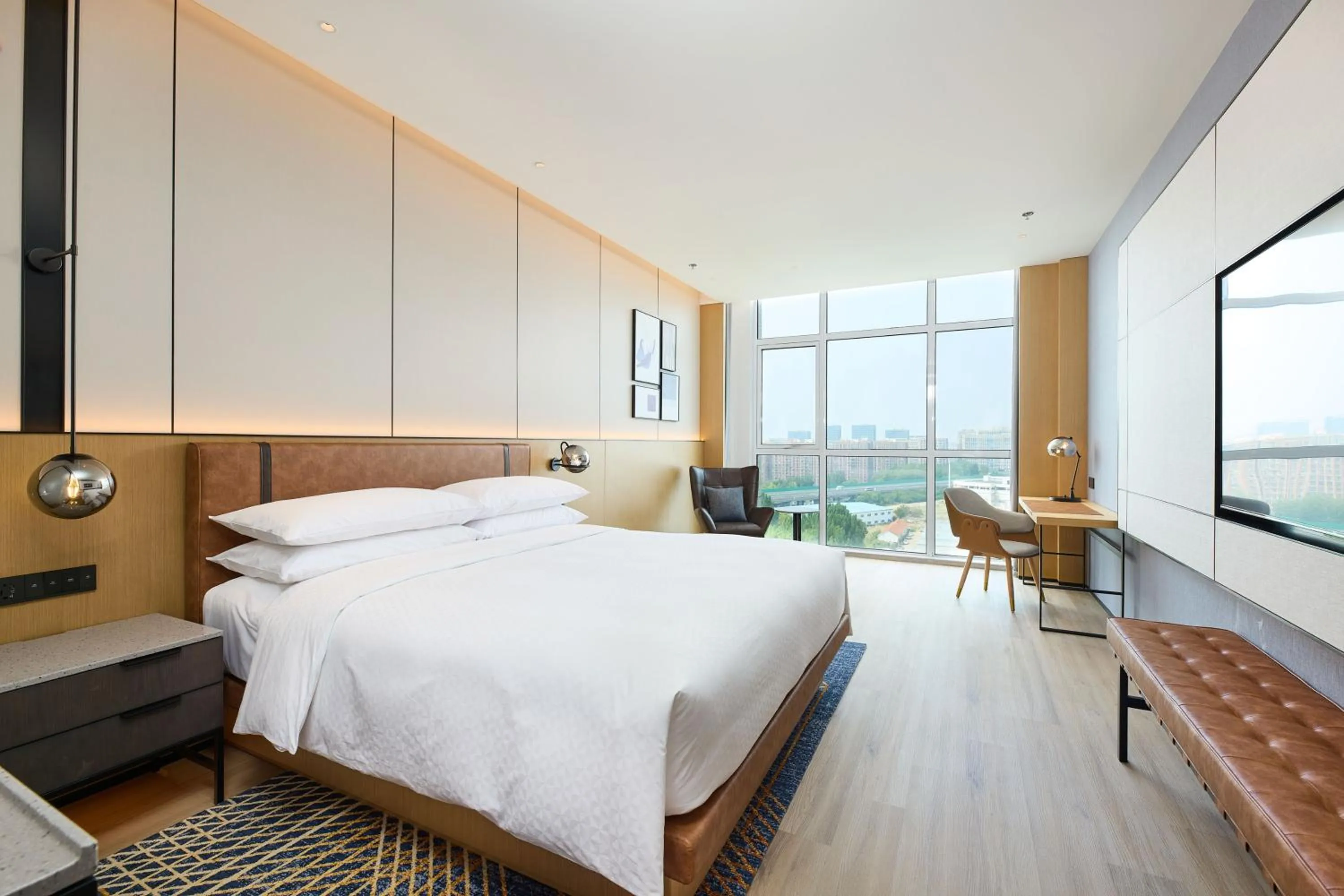 Photo of the whole room, Bed in Four Points by Sheraton Qingdao, Chengyang East