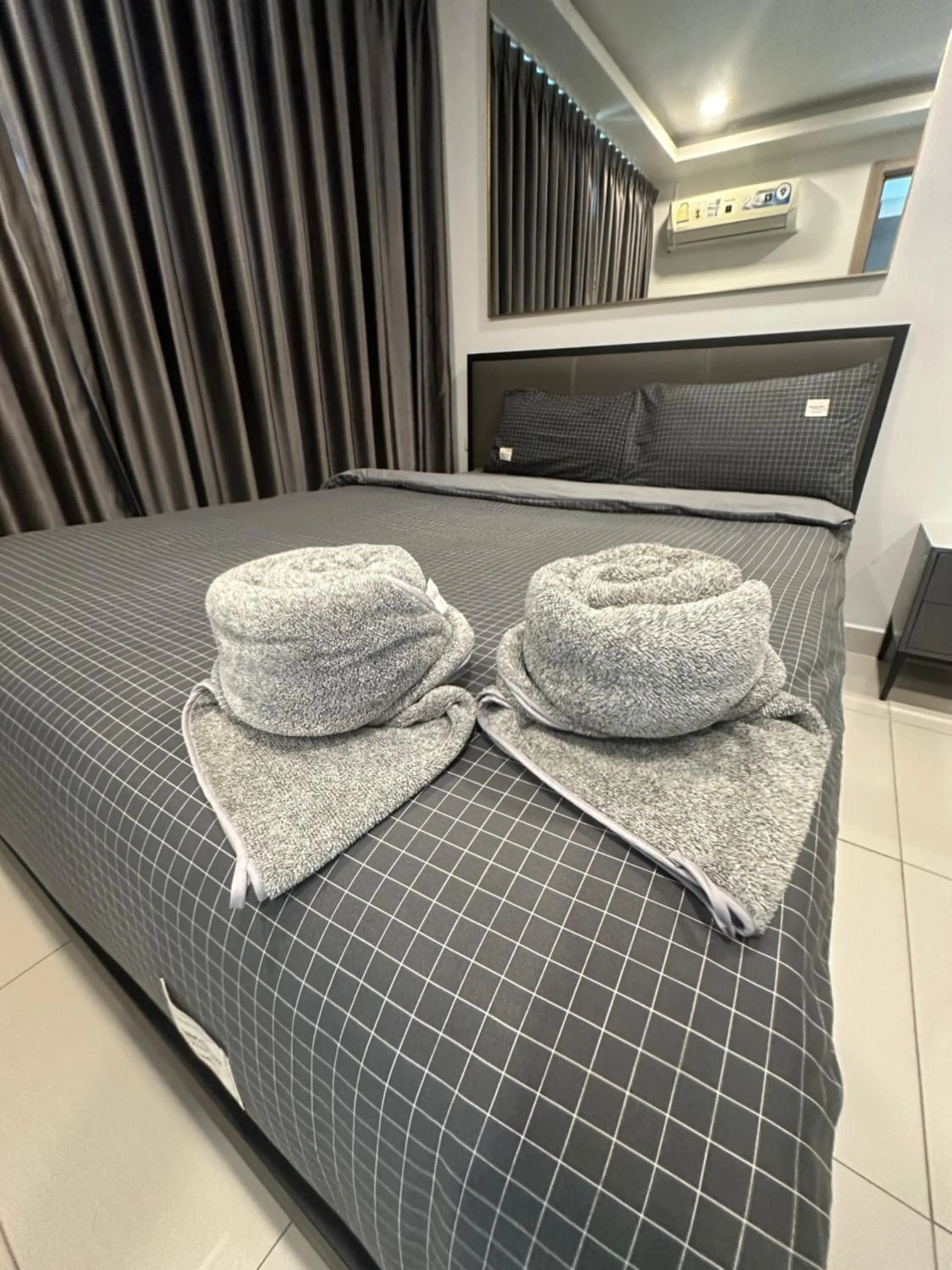 Bed in Arcadia beach continental