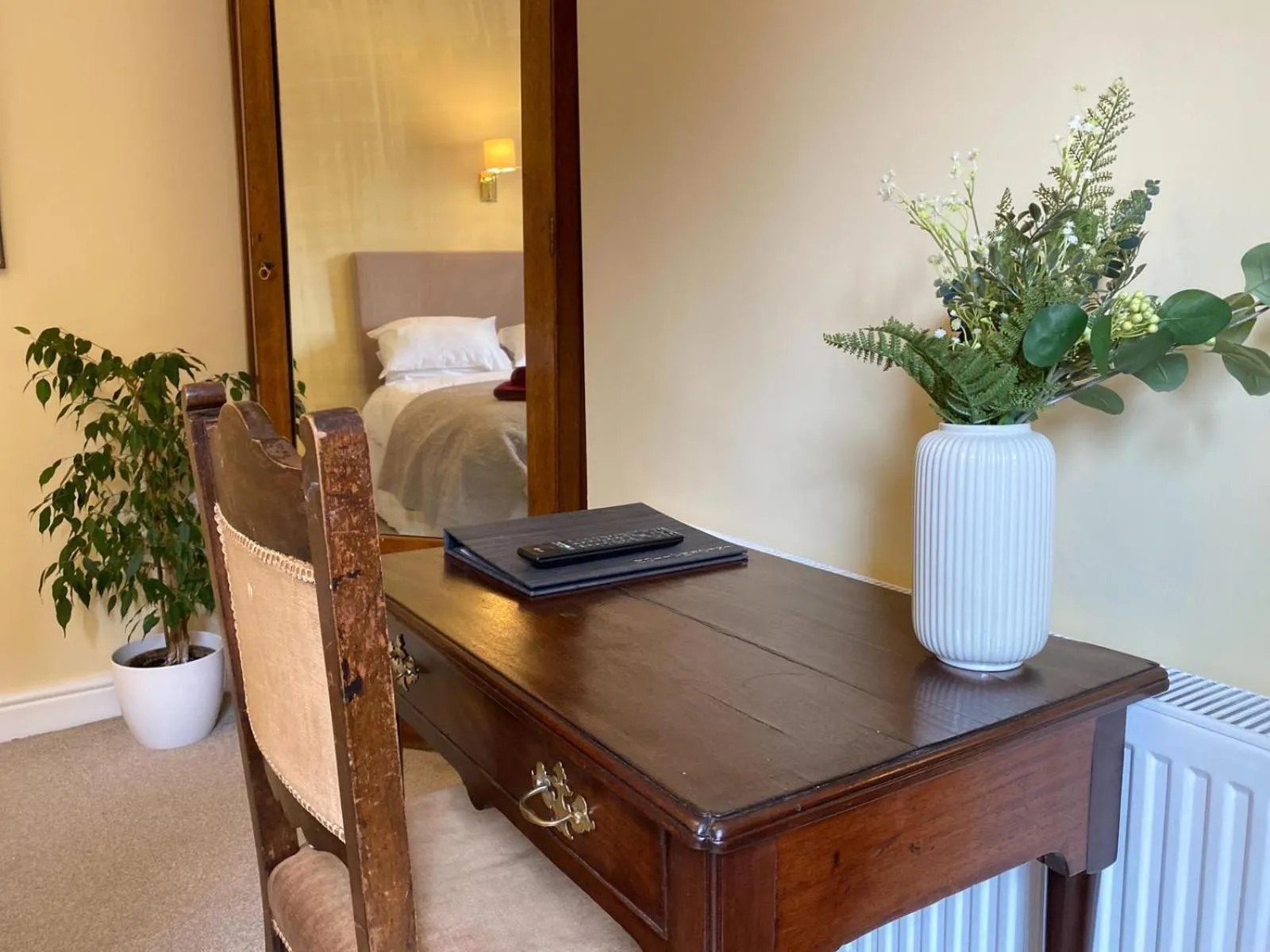 Decorative detail, Bed in The Victoria