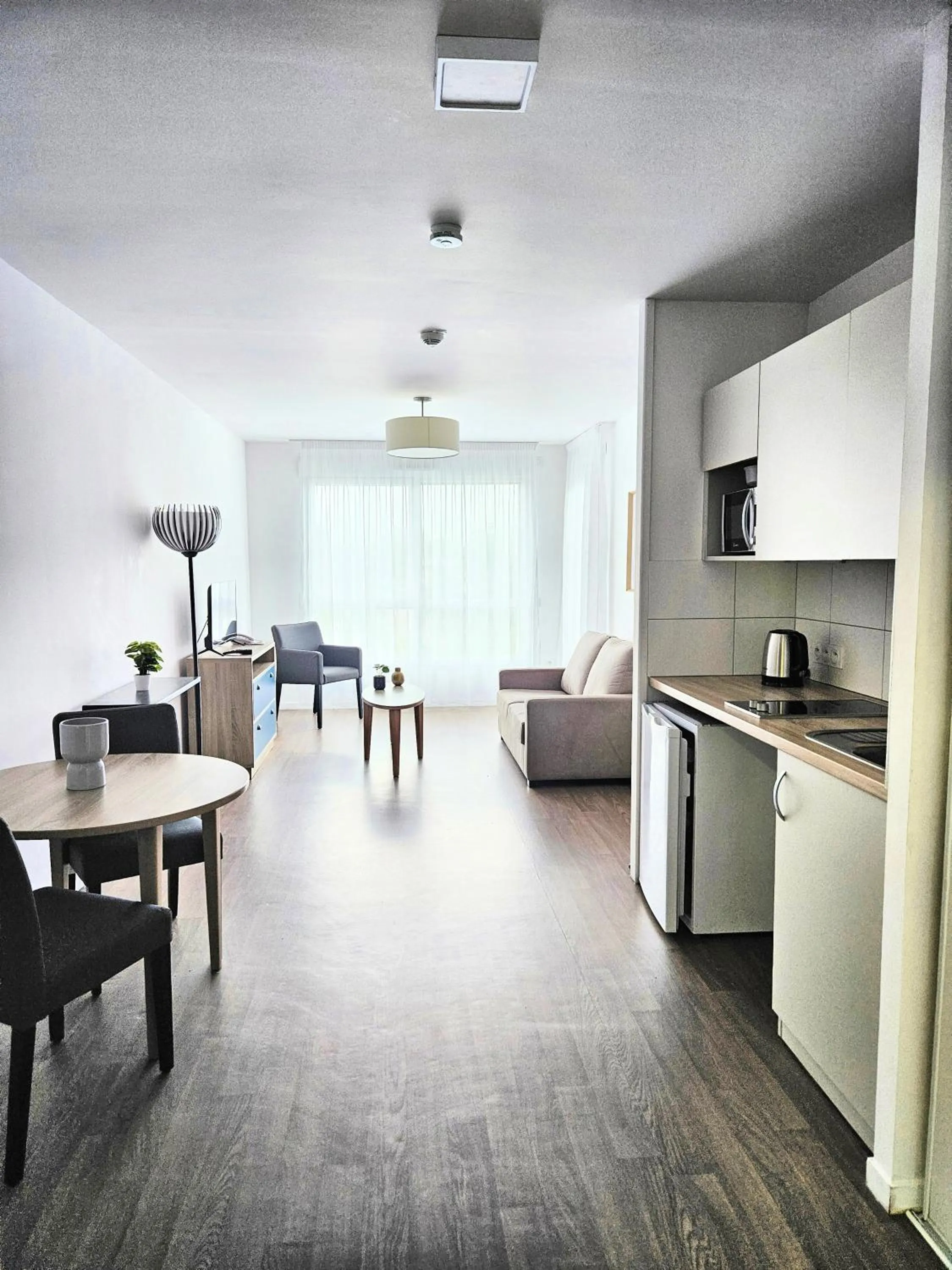 Kitchen or kitchenette in Zenao Appart'hôtels Wintzenheim