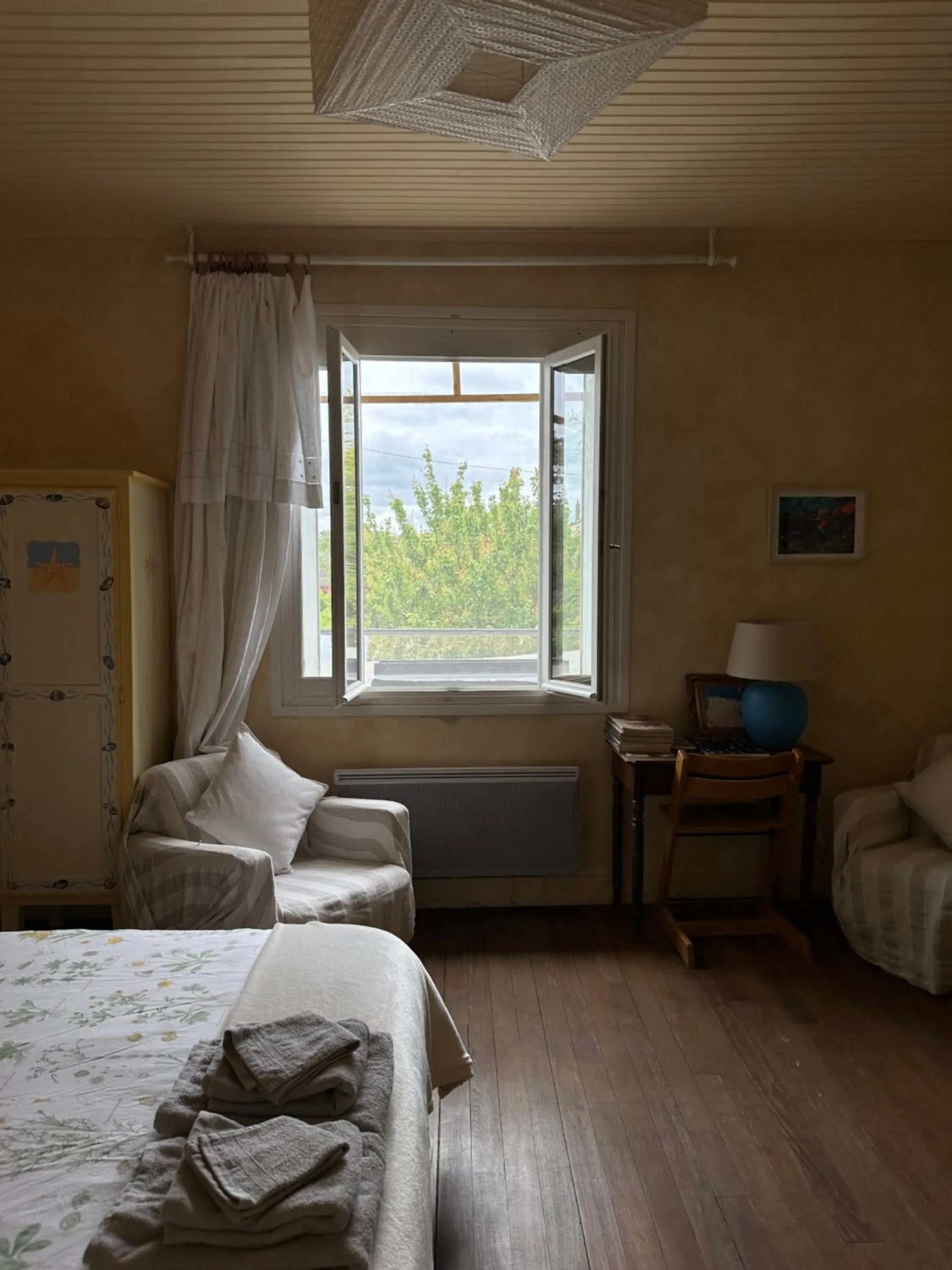 Bedroom, Bed in Sûn Chambres d'hôtes