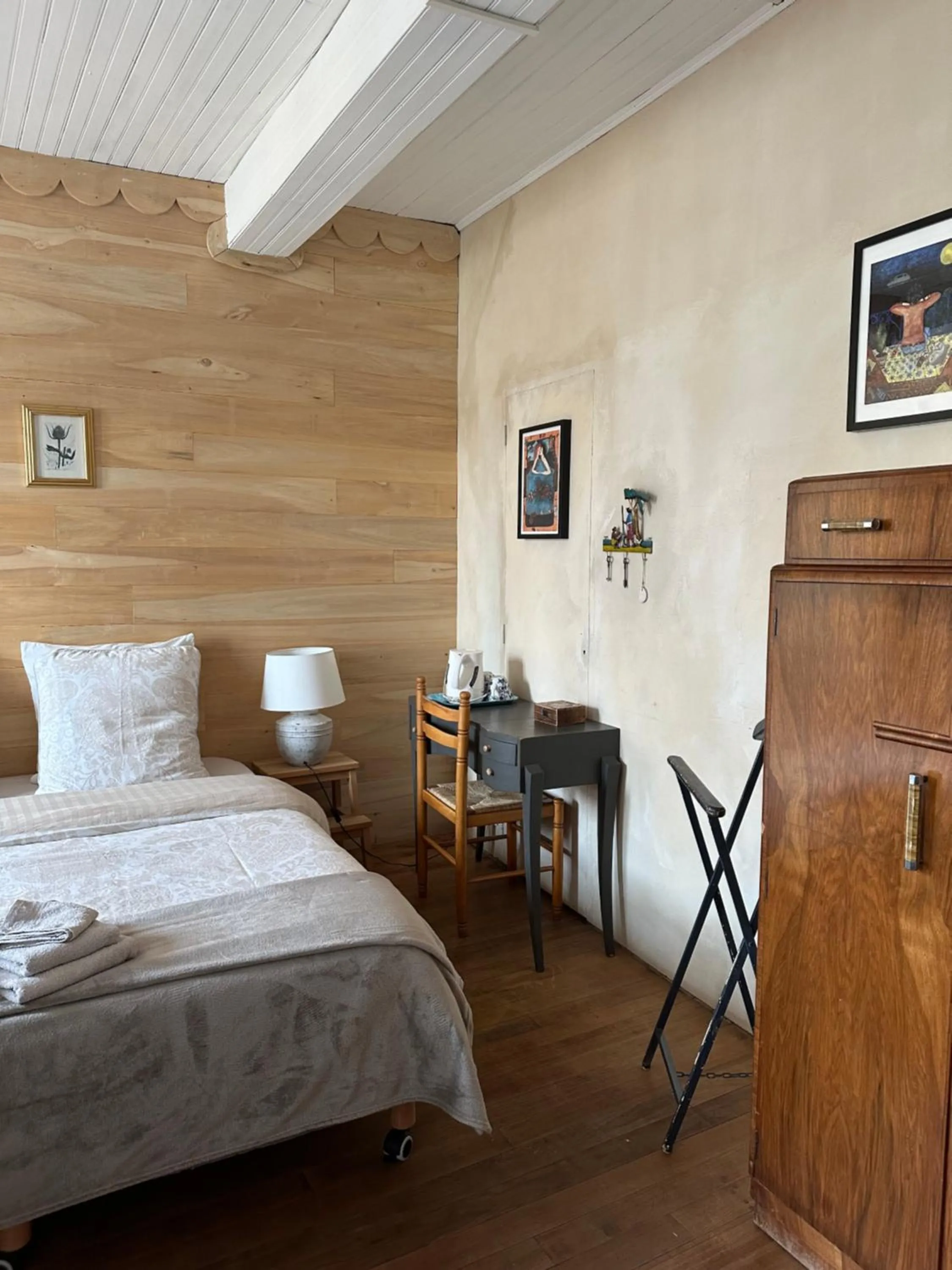 Bedroom, Bed in Sûn Chambres d'hôtes