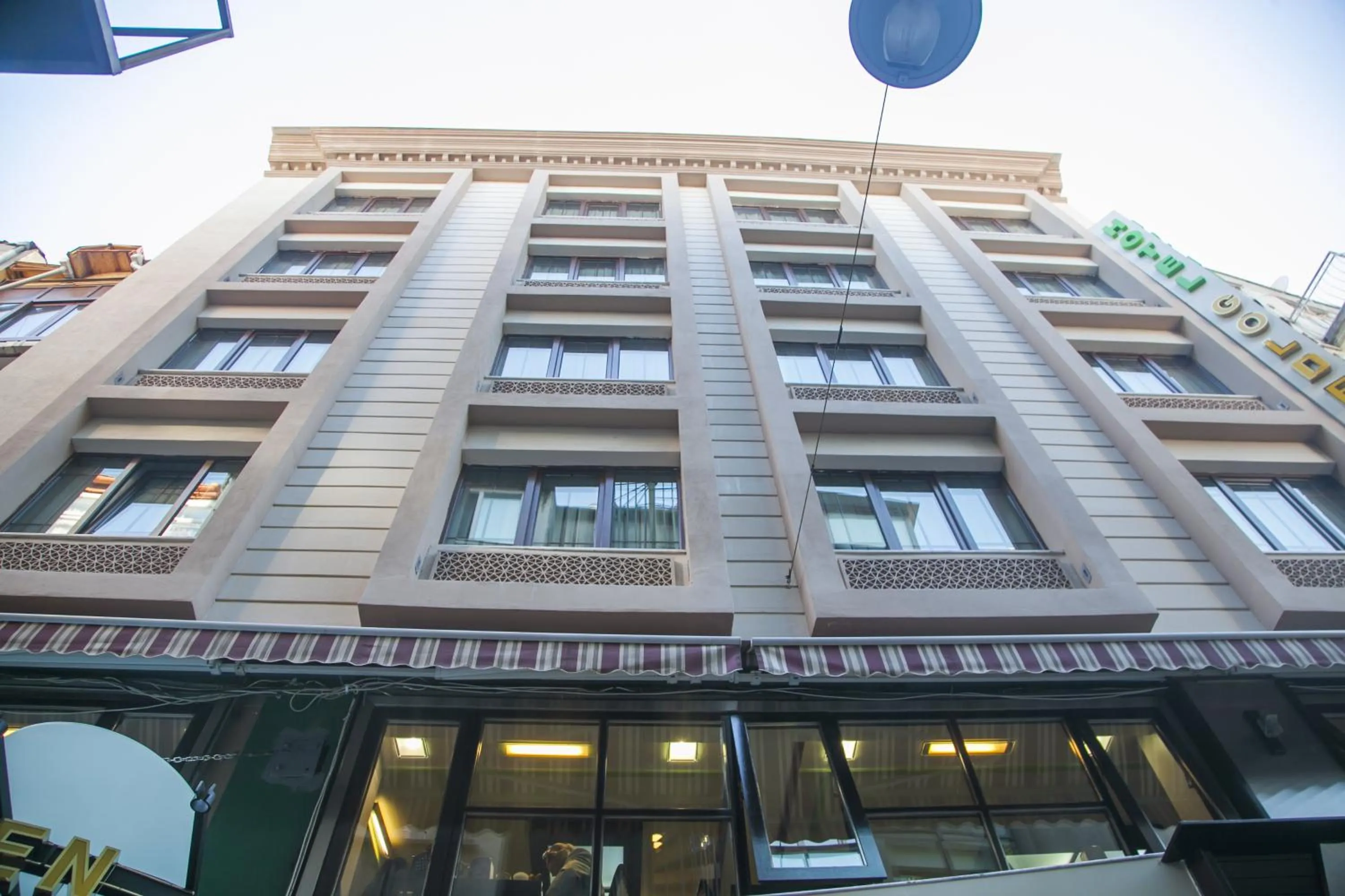 Facade/entrance in Golden Pen Hotel