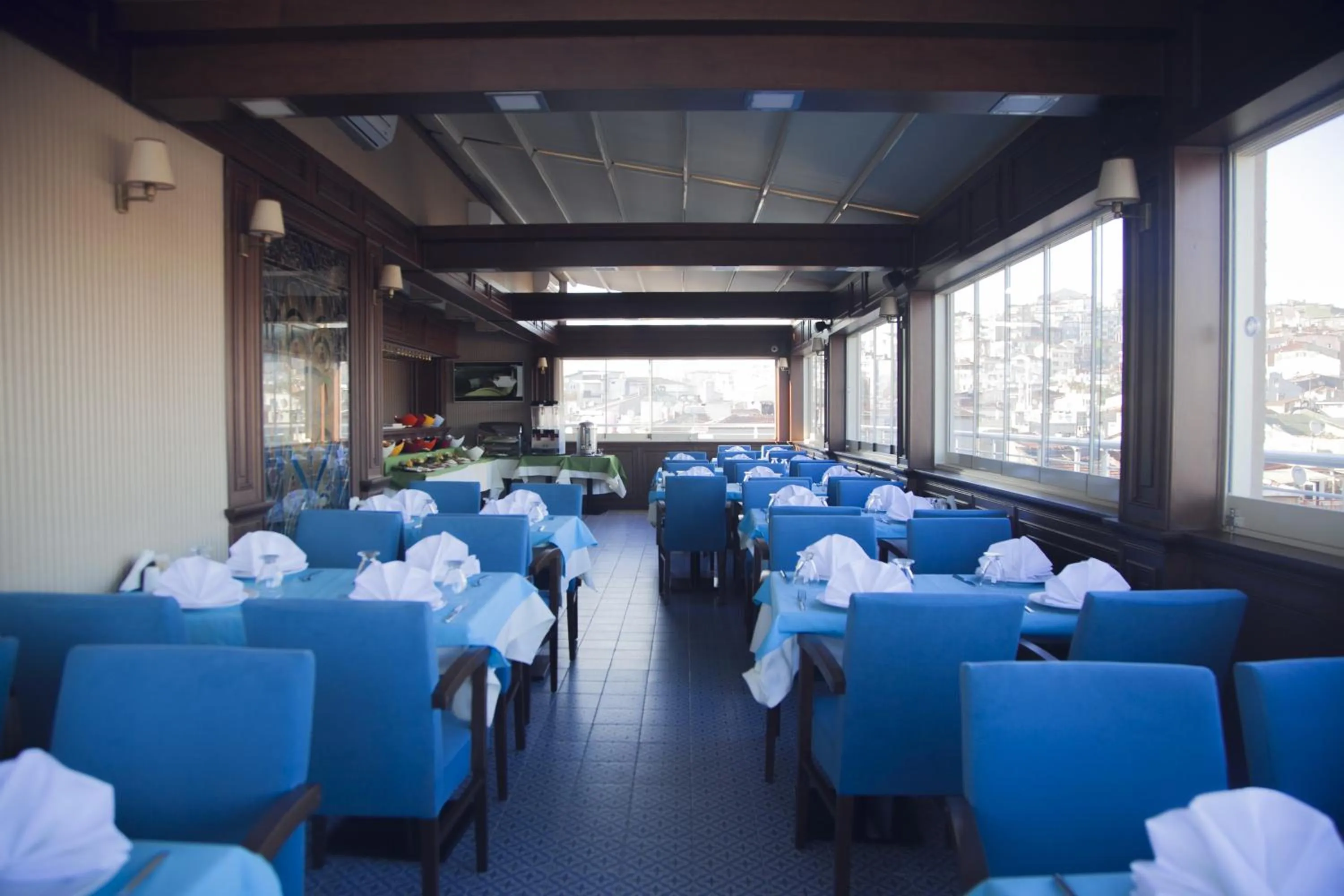 Restaurant/places to eat in Golden Pen Hotel