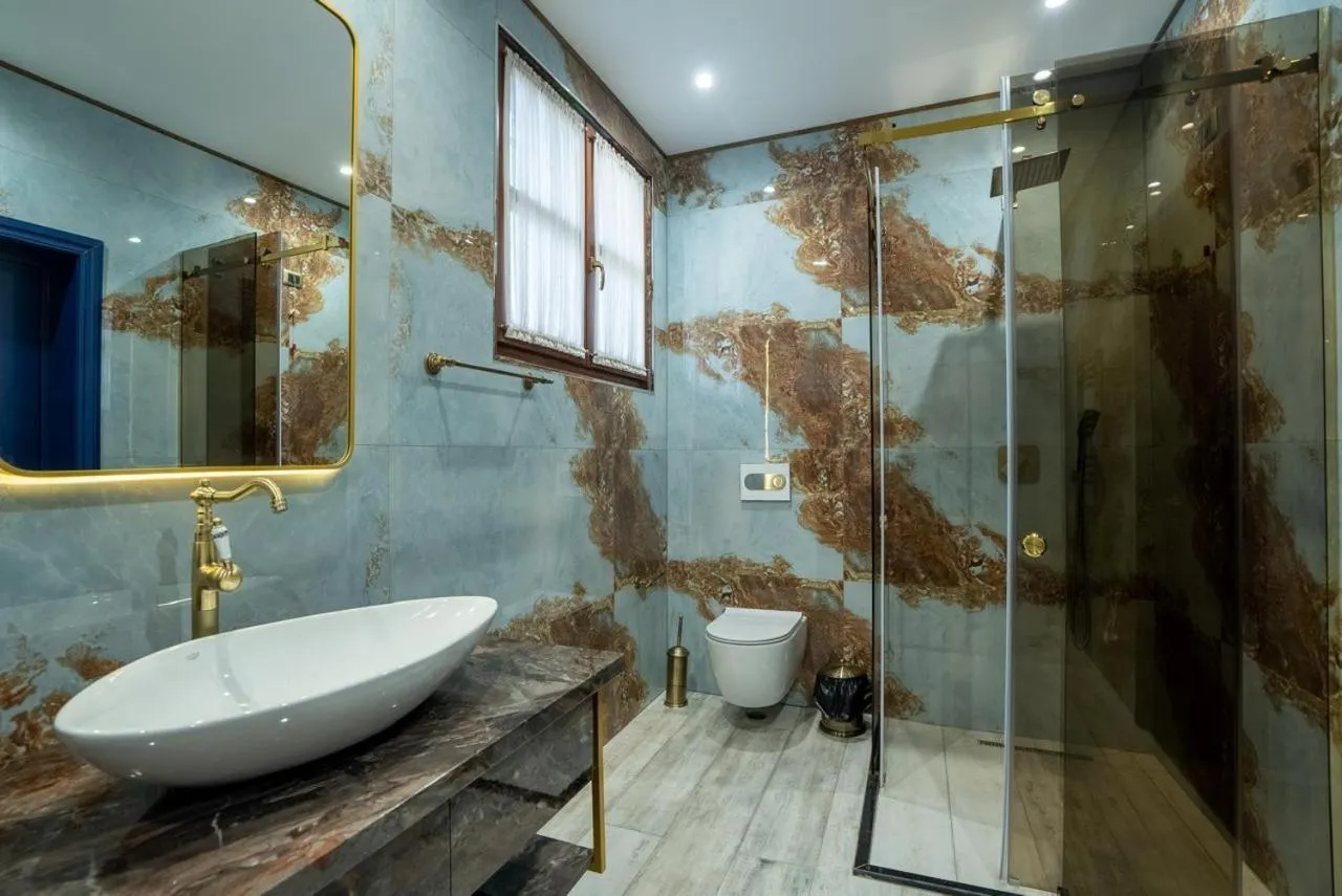 Shower in Castle Boutique Hotel