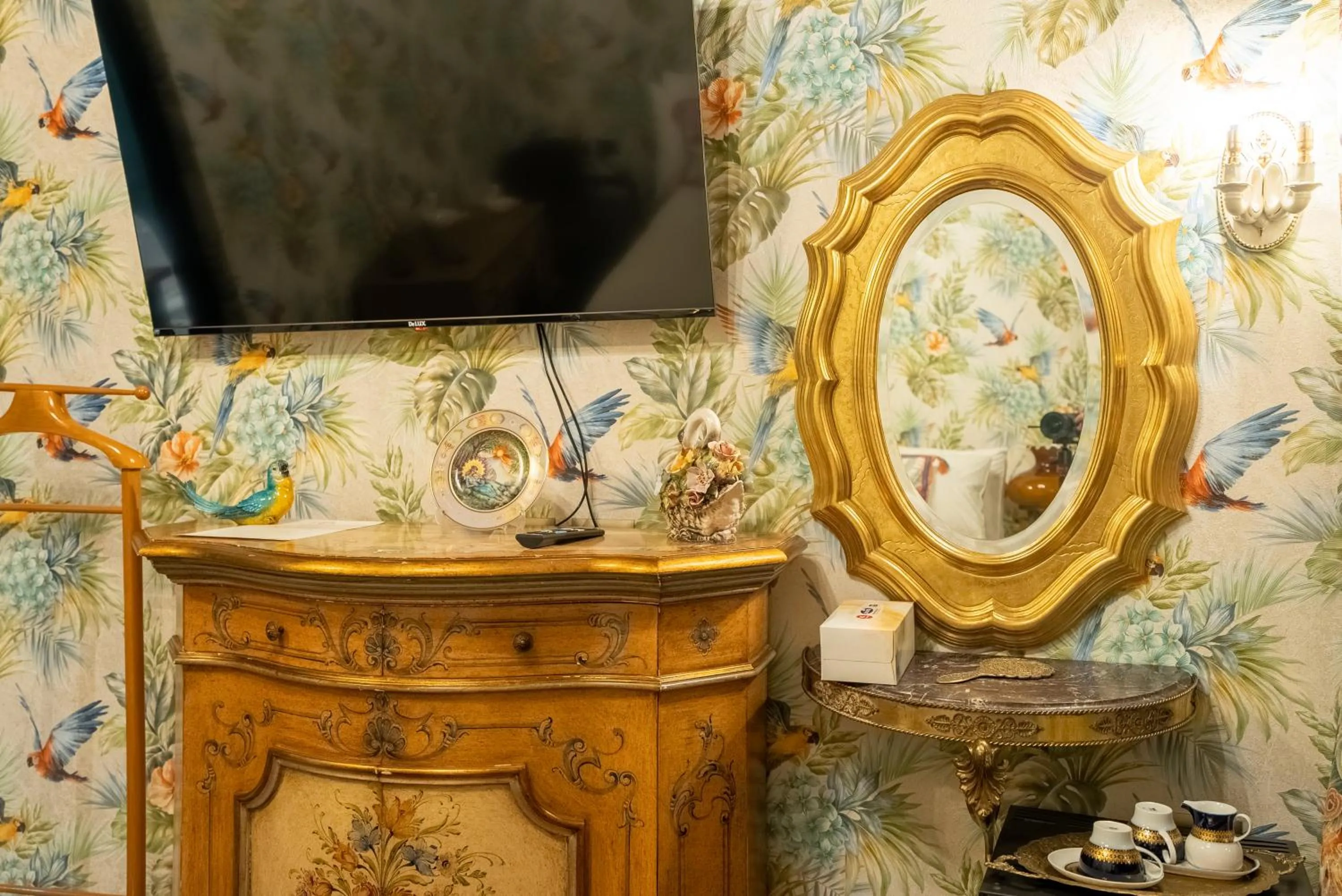 TV and multimedia in Castle Boutique Hotel