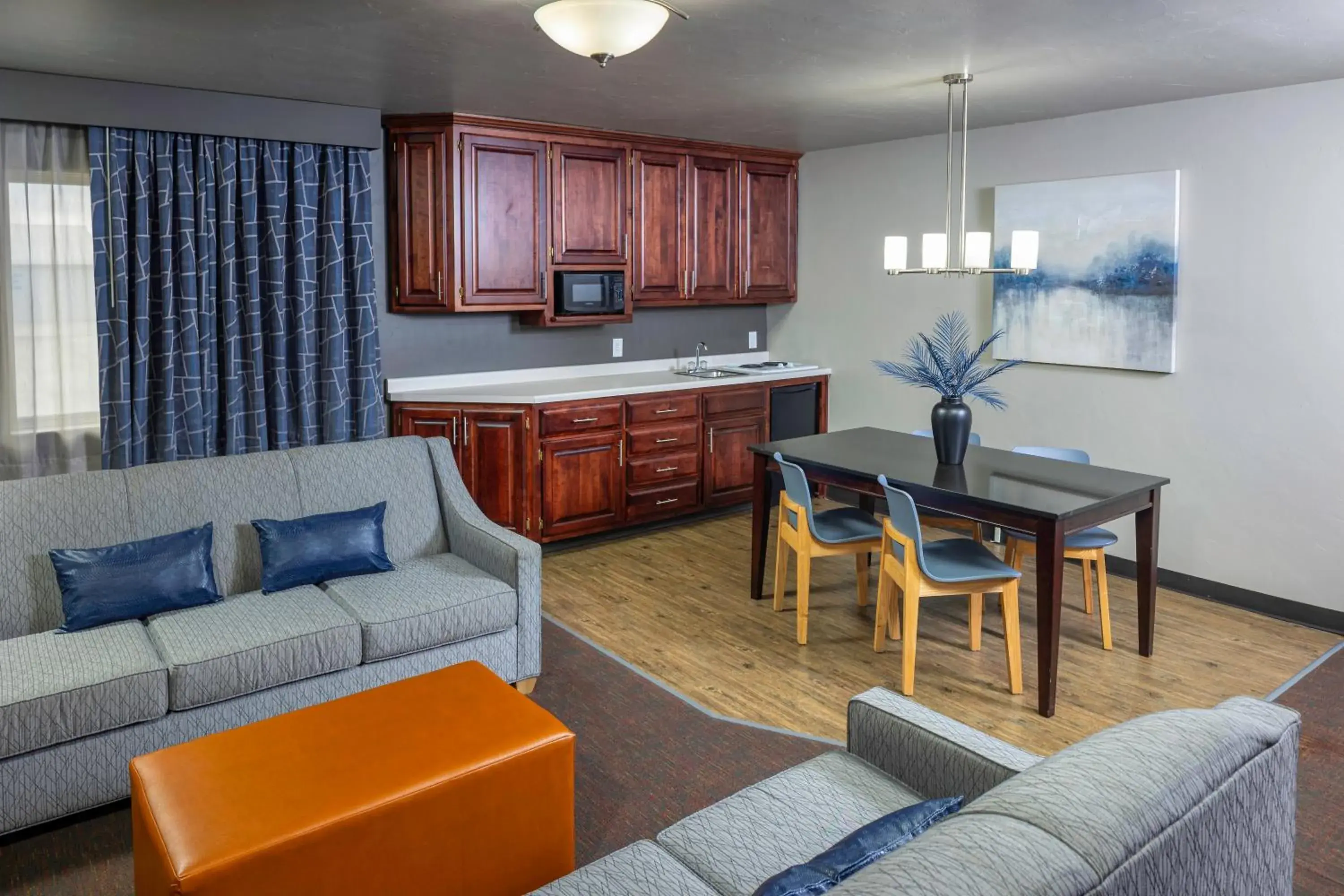 Deluxe Family Suite in Hotel J Green Bay Deluxe Family Suite in Hotel J Green Bay