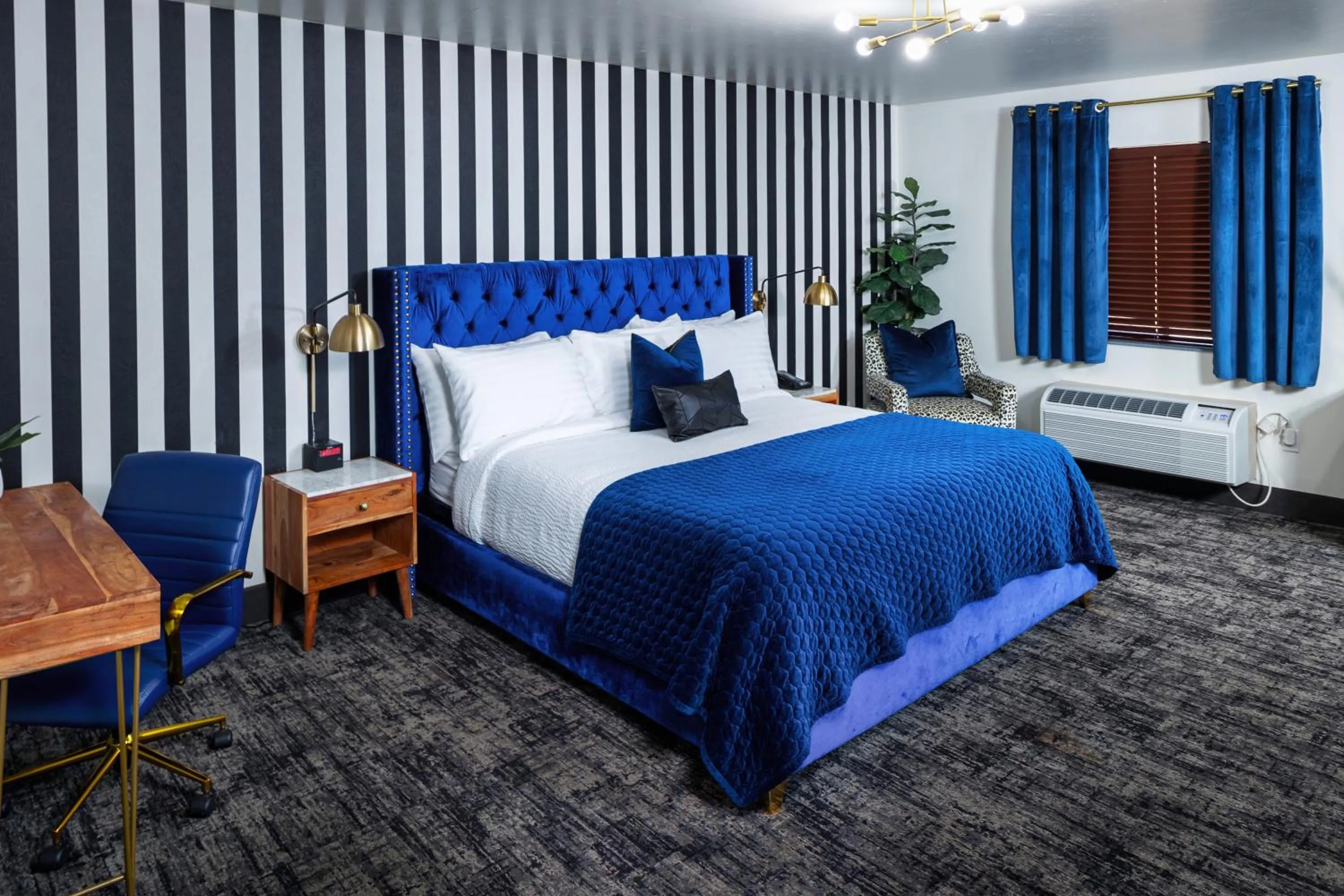 Bedroom, Bed in Hotel J Green Bay