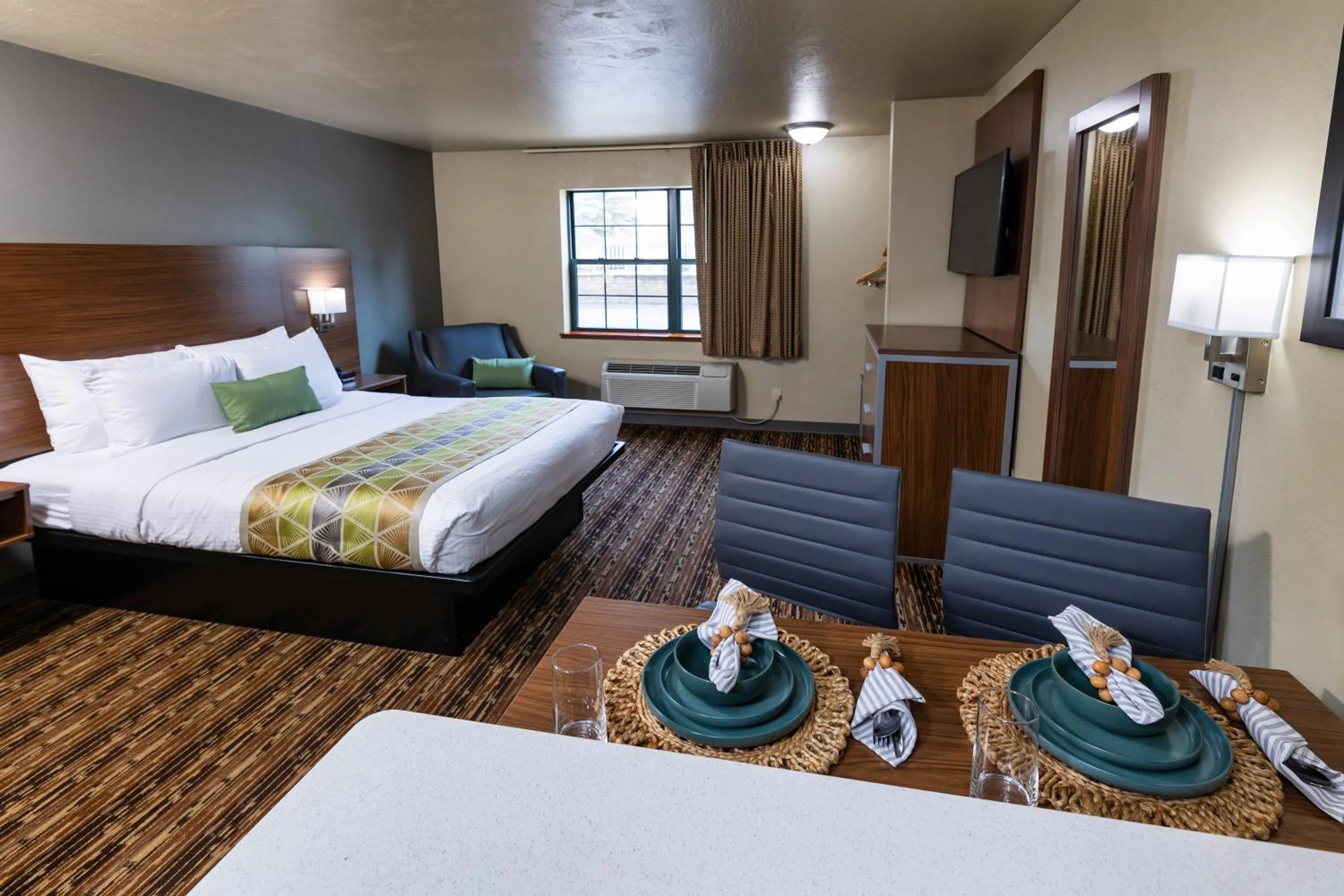 Guests, Bed in Extended Stay Airport