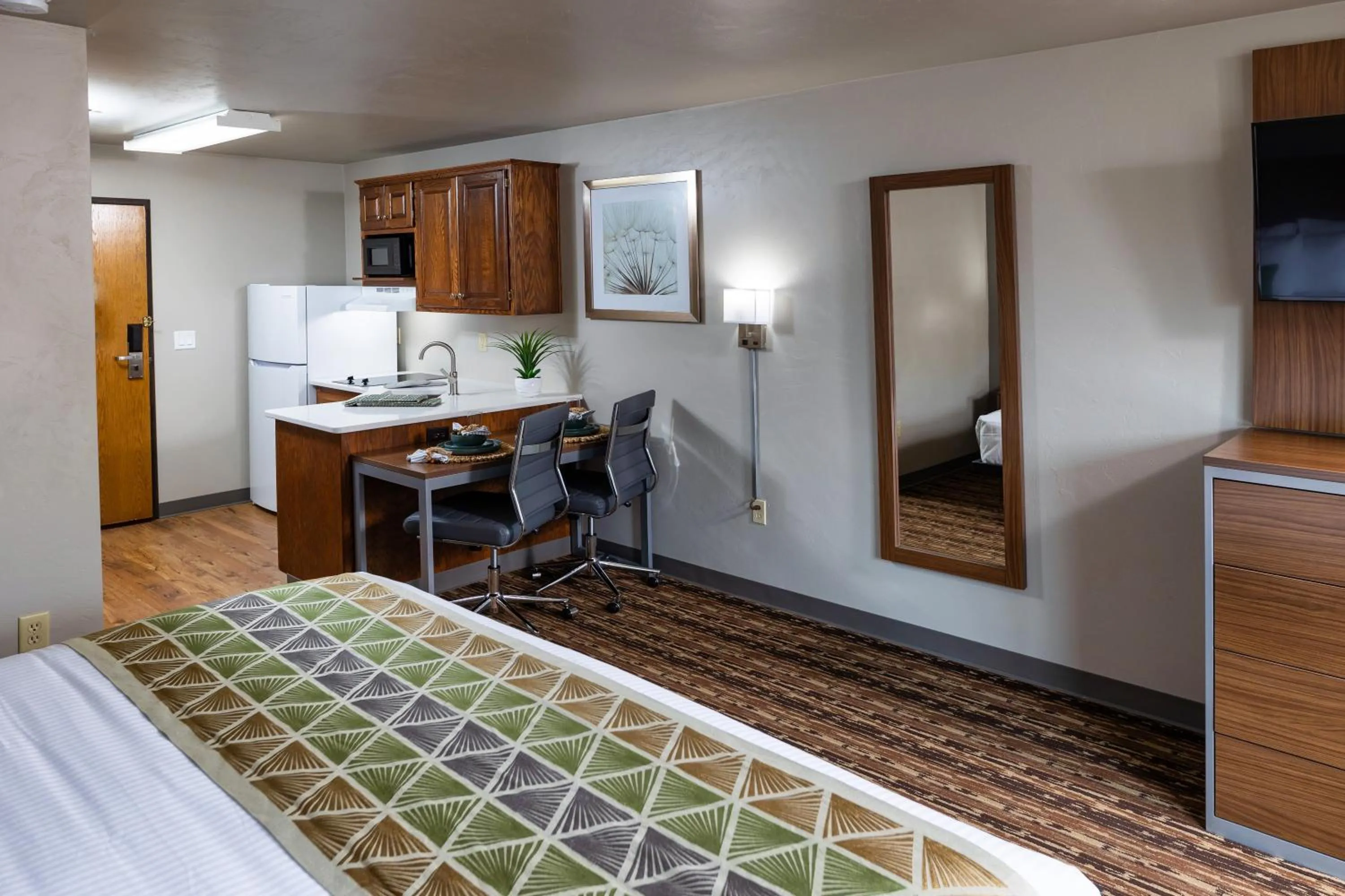 Guests, Bed in Extended Stay Airport