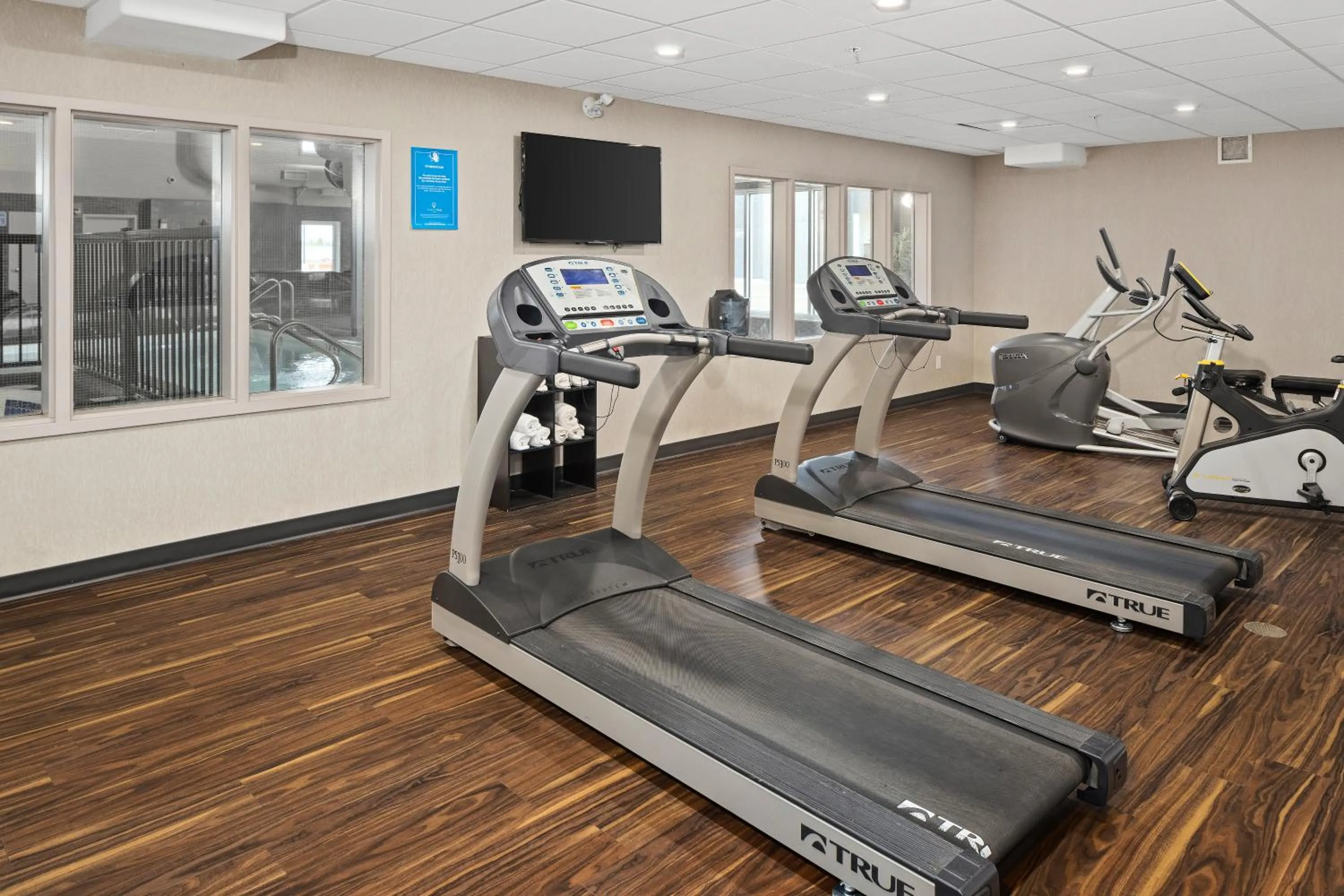 Fitness centre/facilities in Home Inn & Suites Saskatoon South