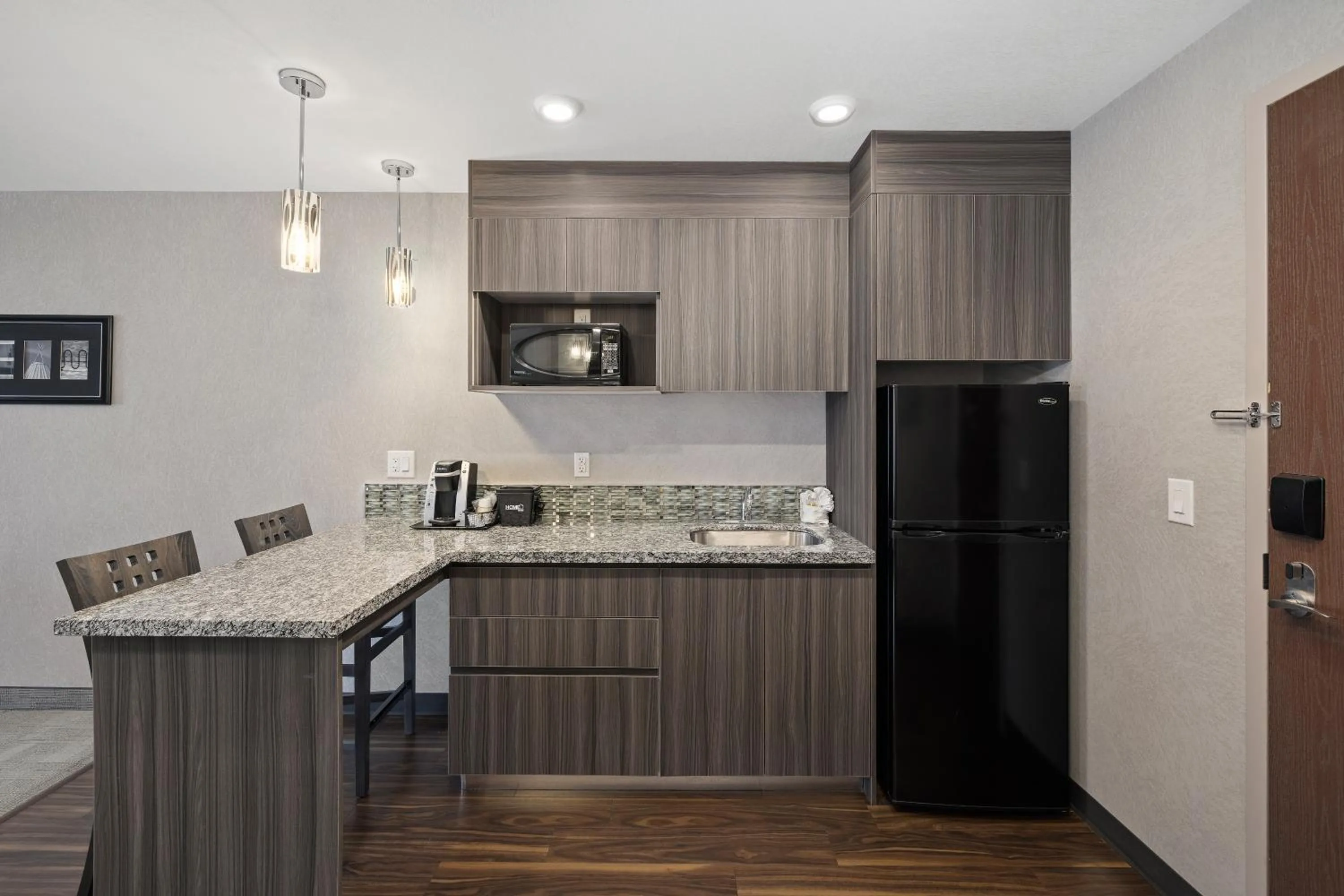 Kitchen or kitchenette in Home Inn & Suites Saskatoon South