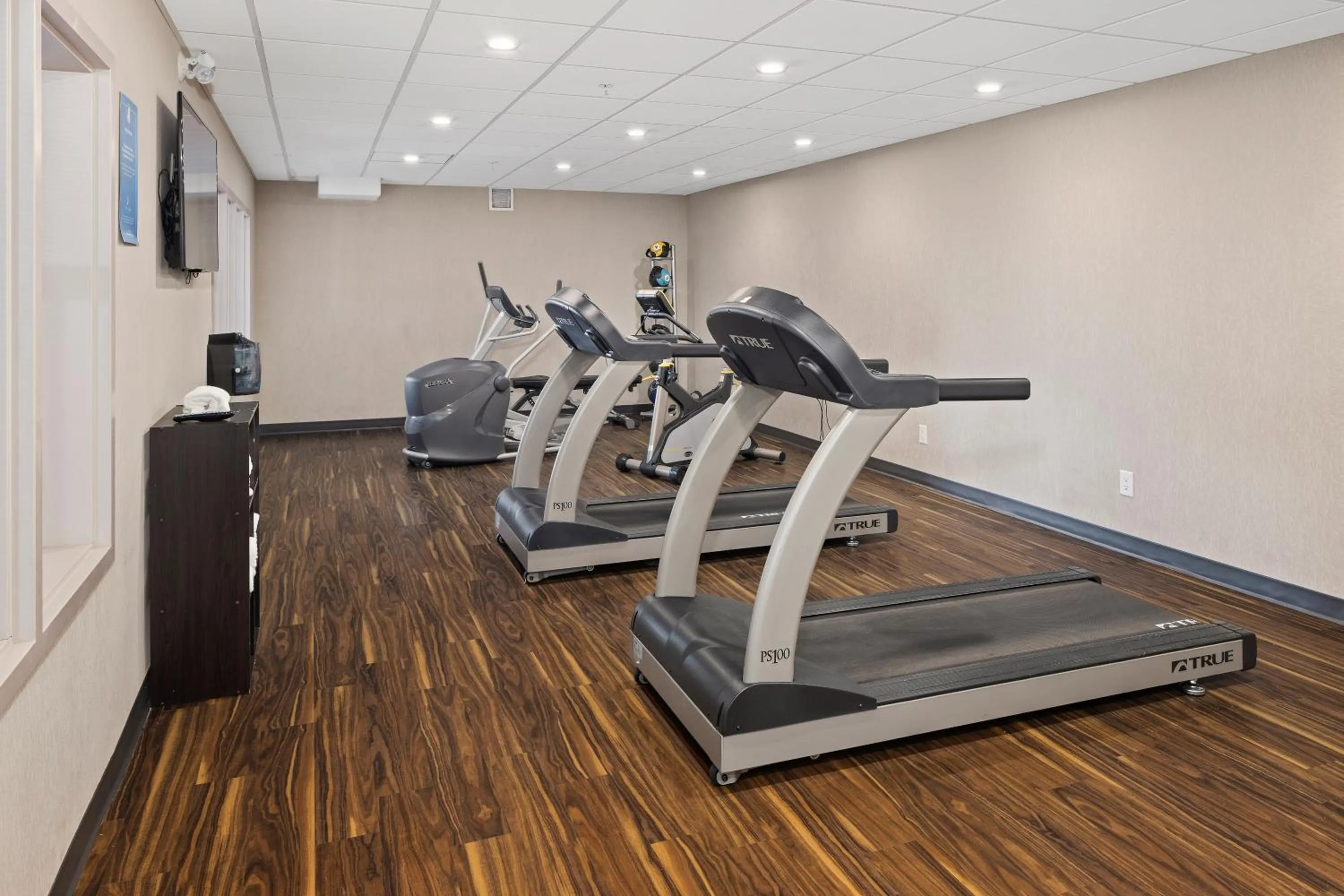 Fitness centre/facilities in Home Inn & Suites Saskatoon South