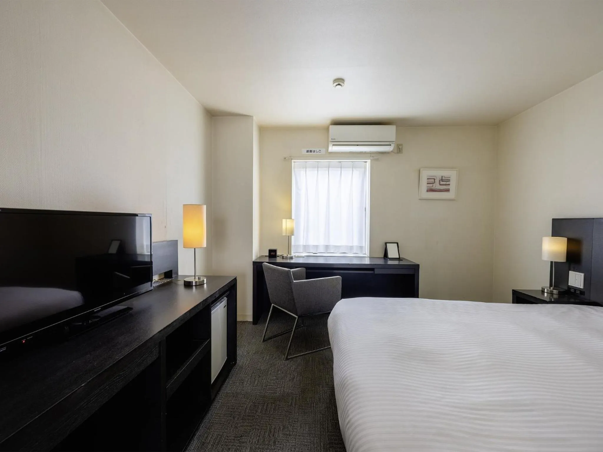 Photo of the whole room, Bed in KOKO HOTEL Yokohama Tsurumi