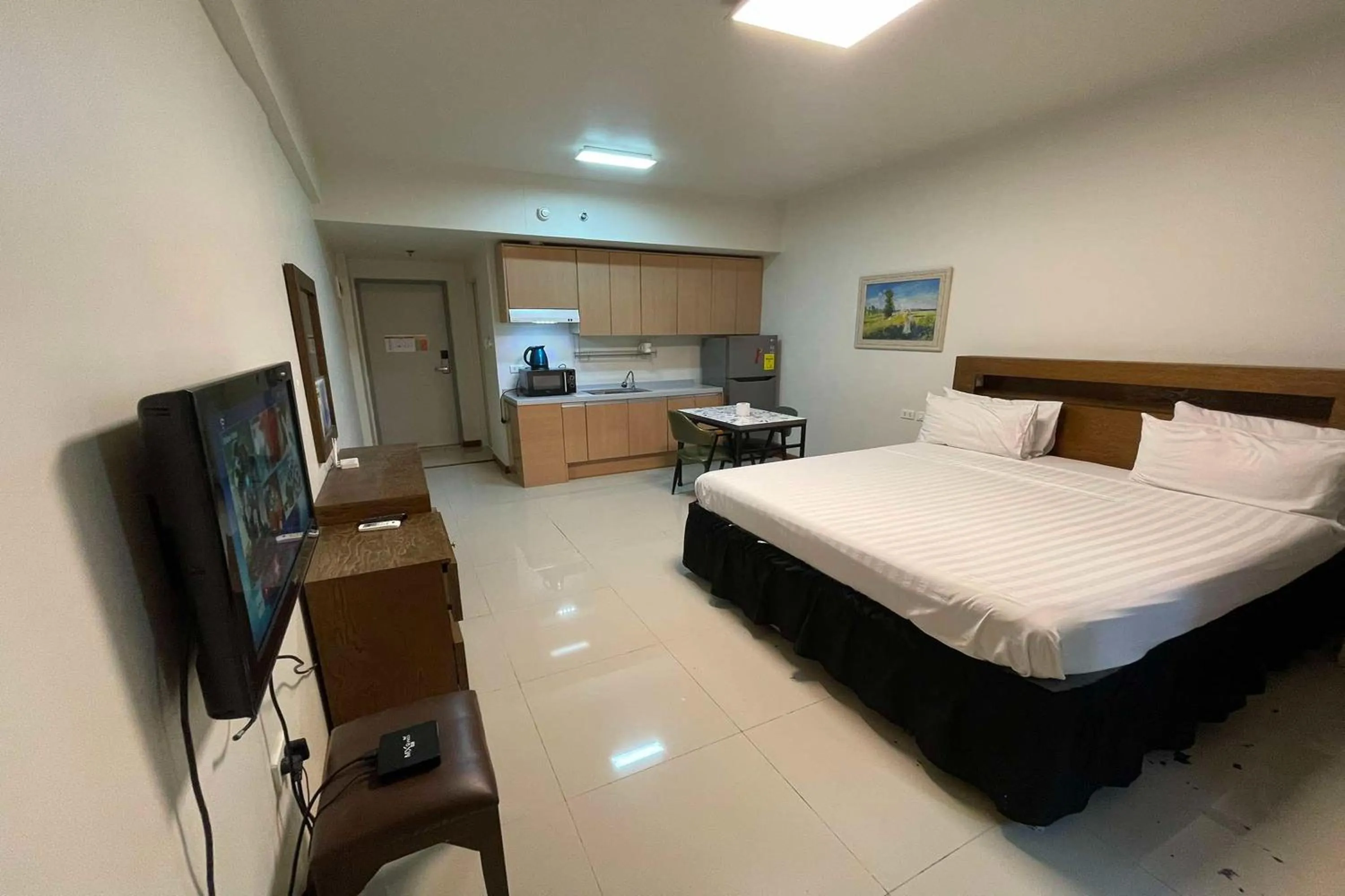 Bed in Aimor Condotel