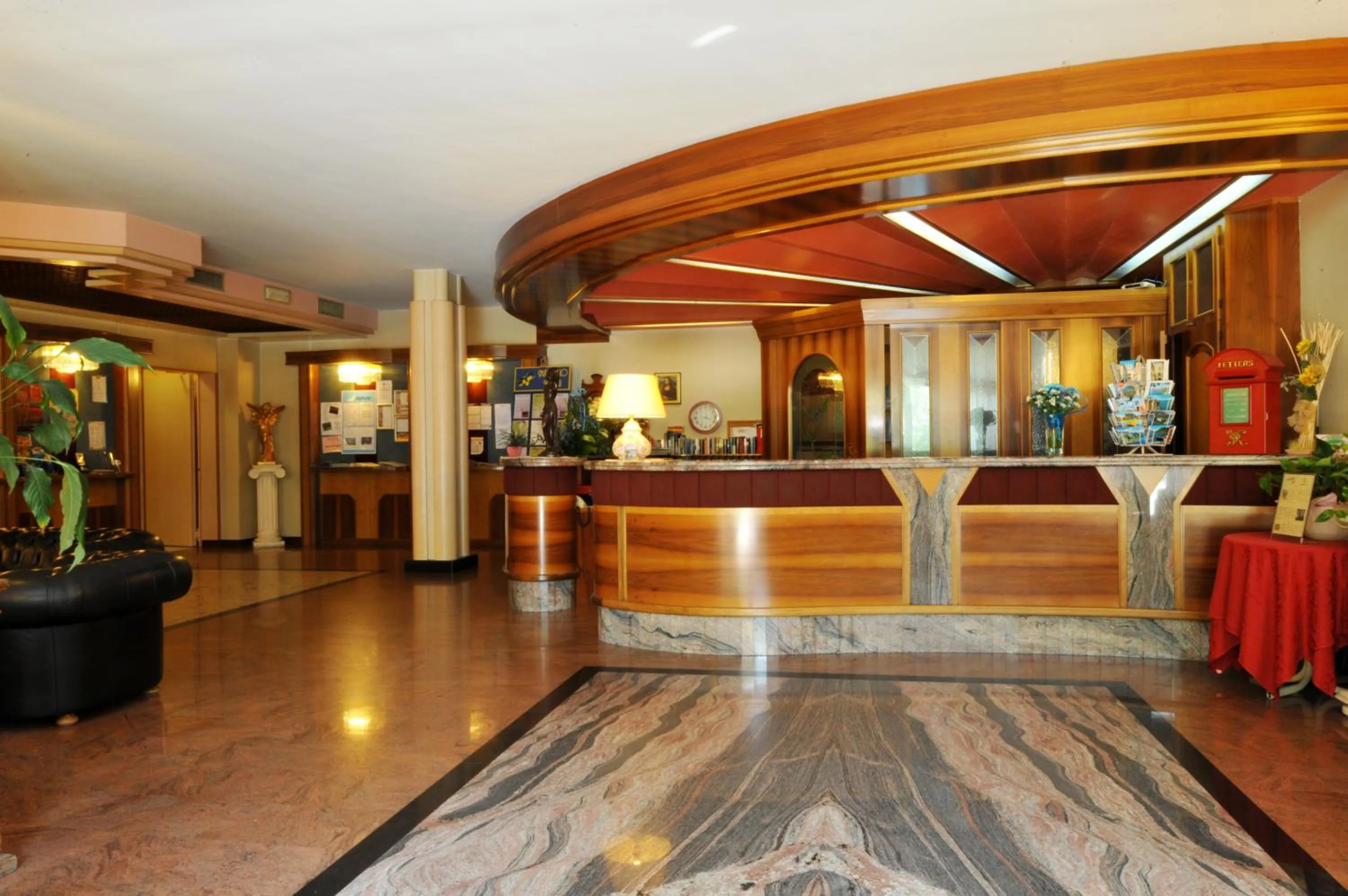 Lobby or reception in Park Hotel Oasi