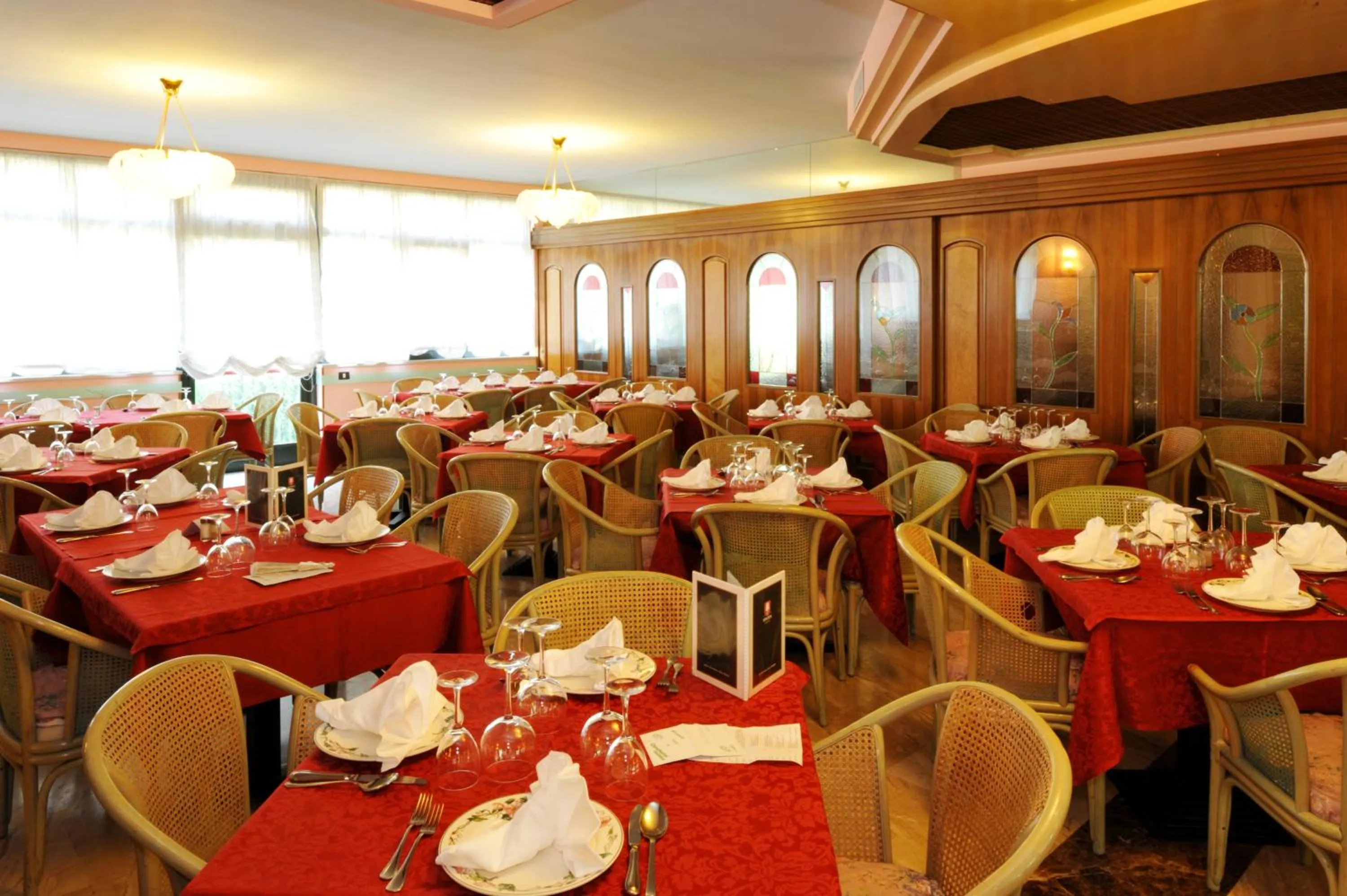 Restaurant/places to eat in Park Hotel Oasi