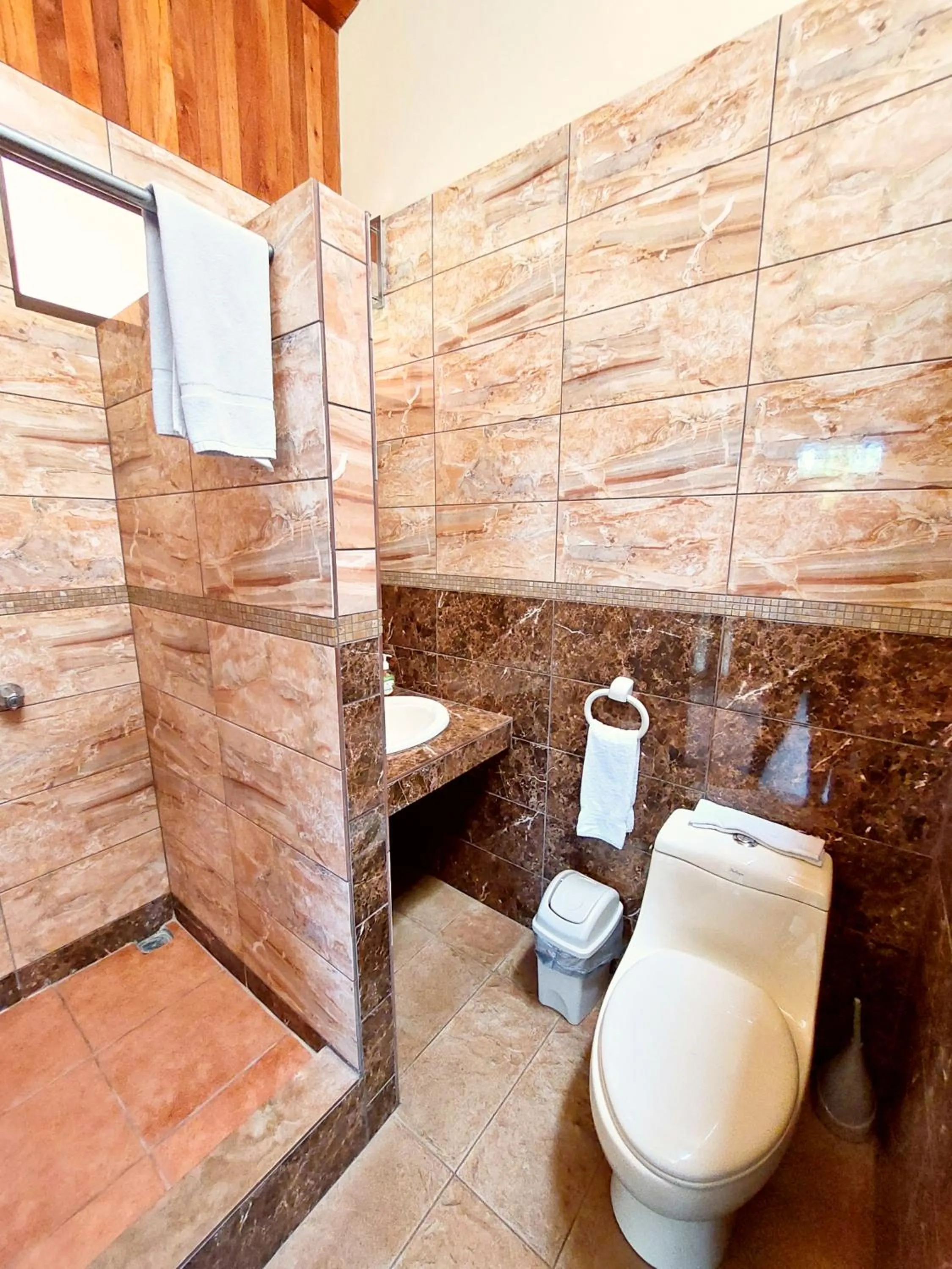 Bathroom in Eden Atenas Costa Rica